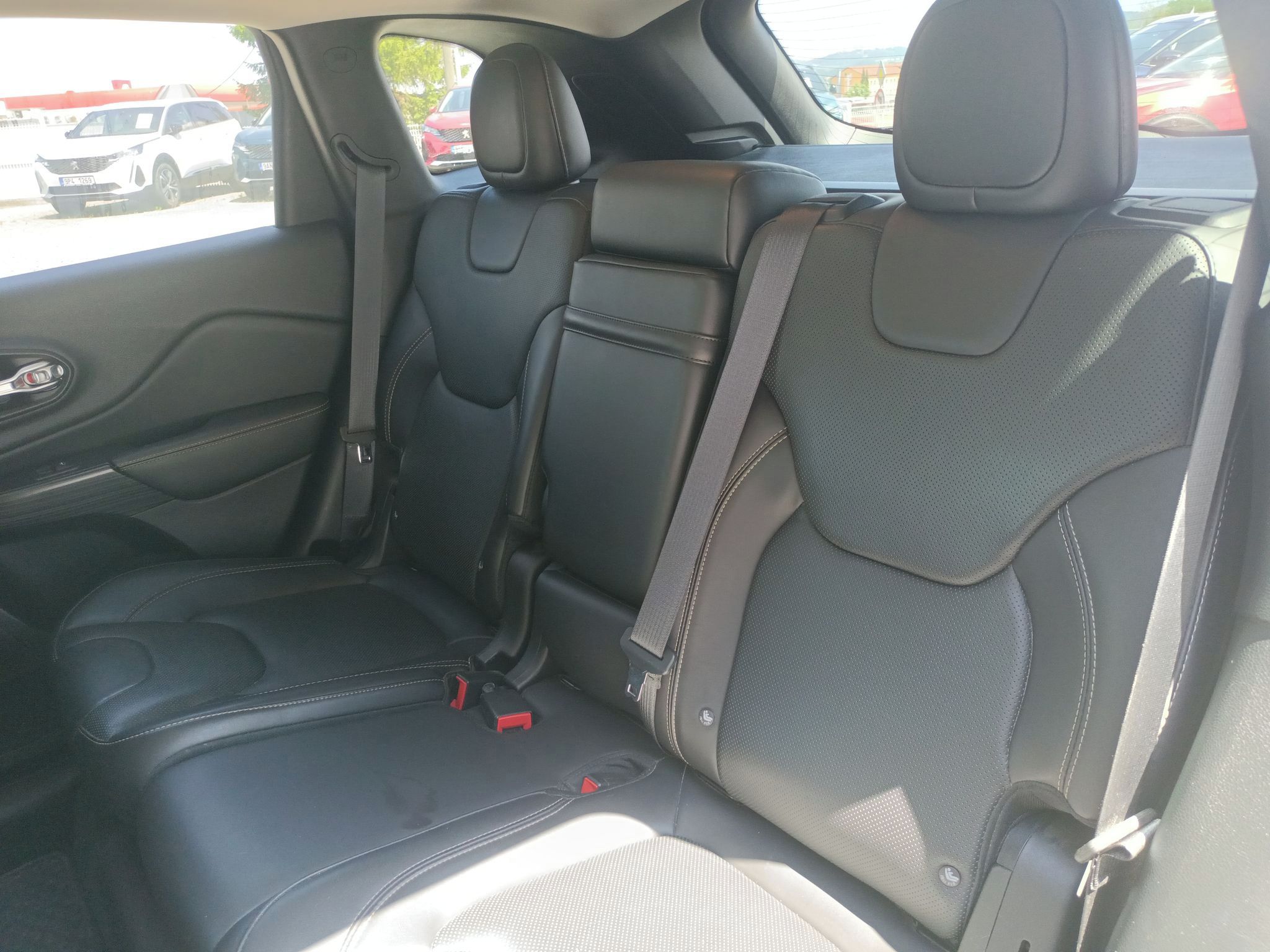 Jeep Cherokee, 2,2 4WD 9ATX 200k Limited - fotka 5