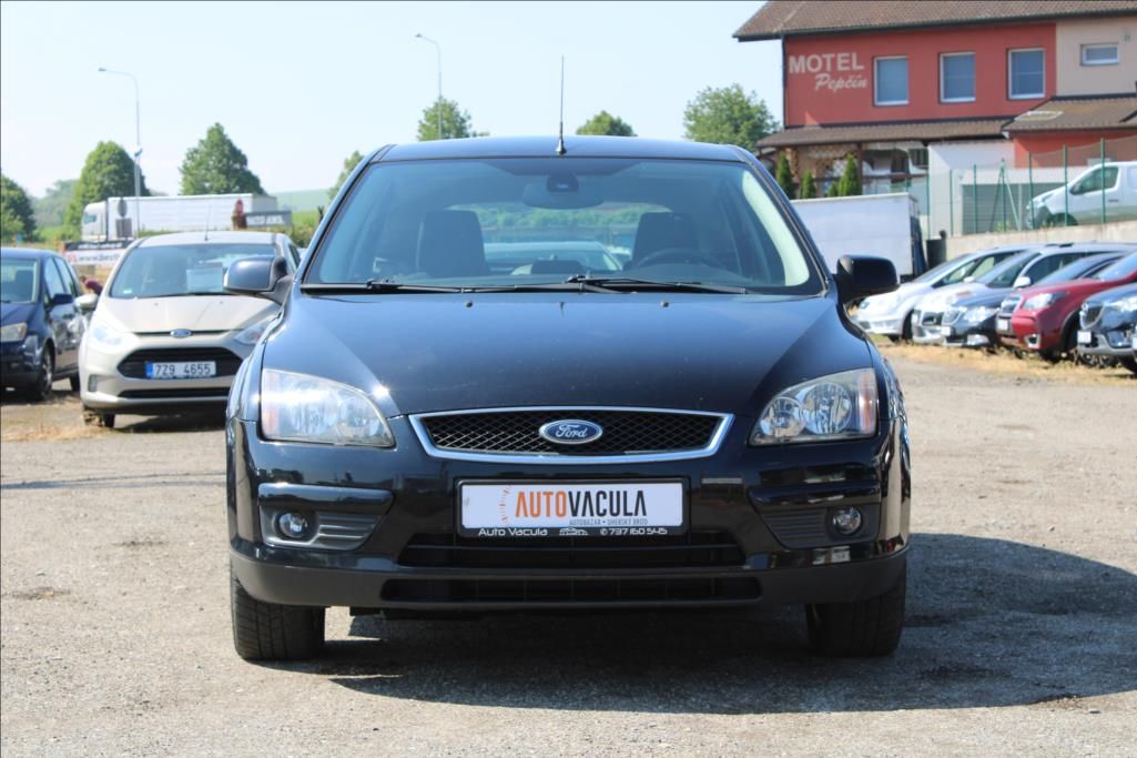 Ford Focus, 1,8 i  STK 11/2027, VÝHŘEVY - fotka 2