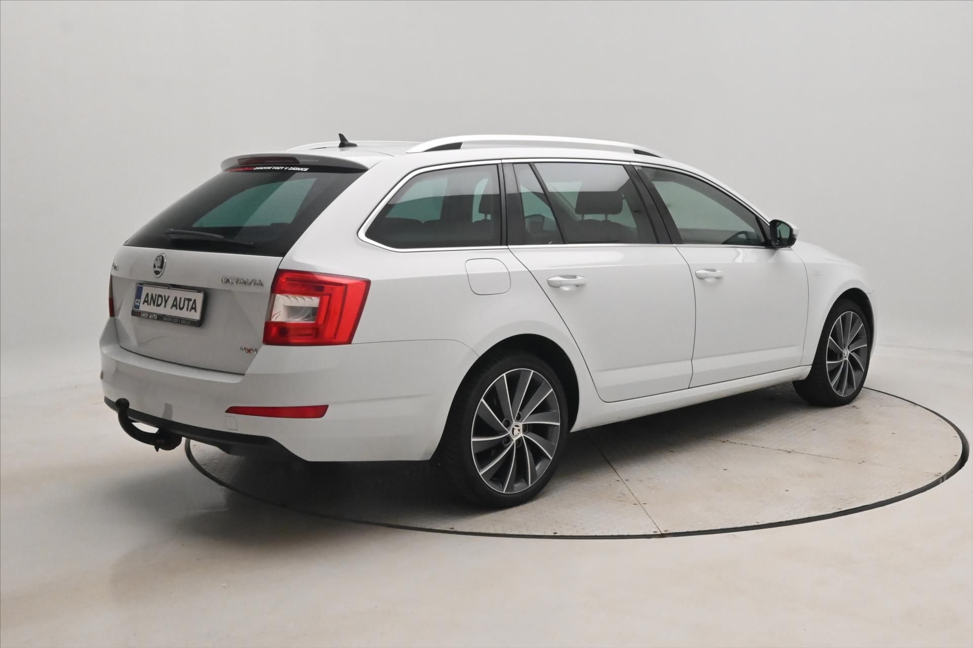Škoda Octavia, 2,0 TDI 135kW L&K DSG 4x4 Záru - fotka 5