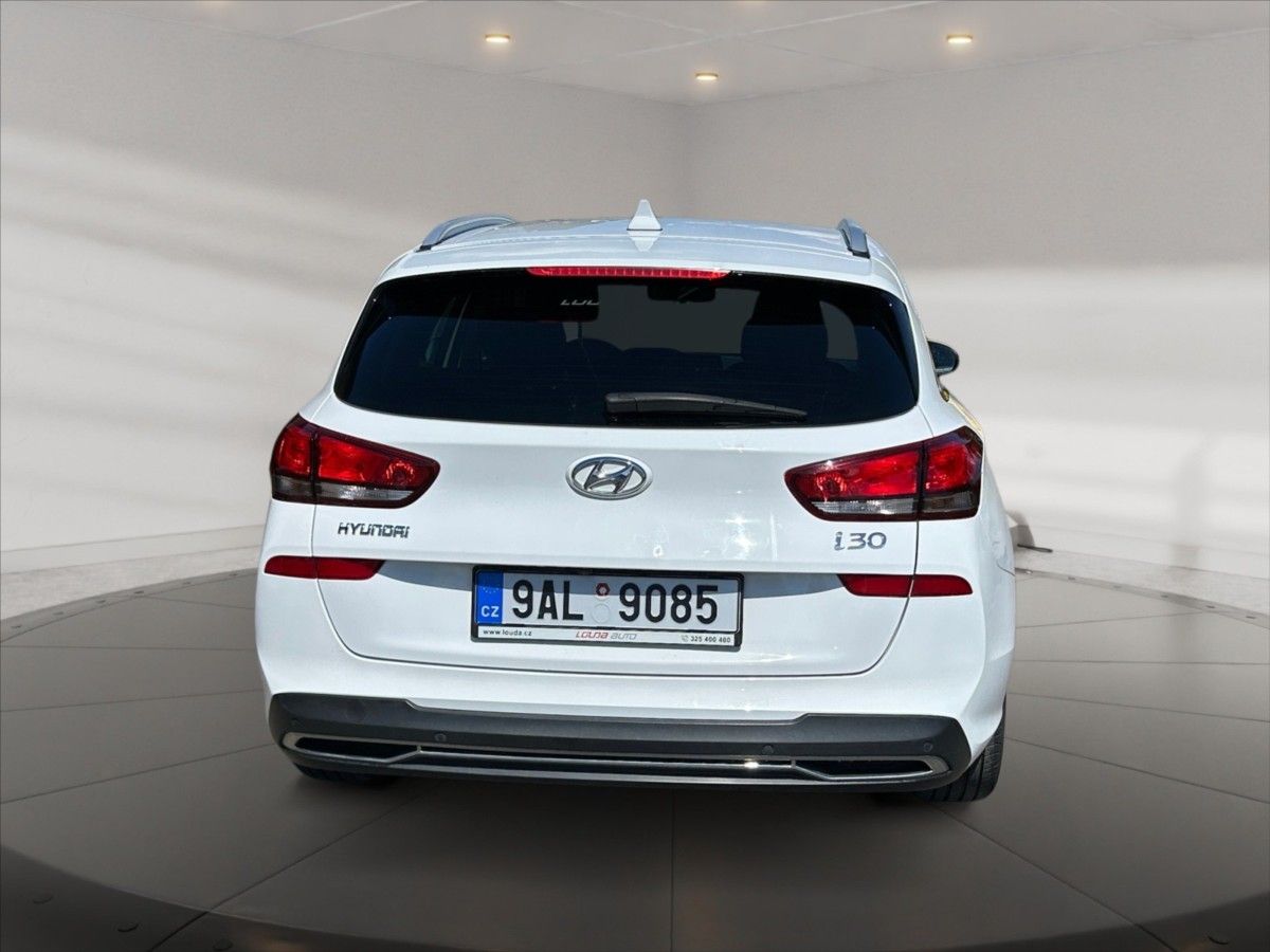 Hyundai i30, 1,5 T-GDI Smart 5d - fotka 5