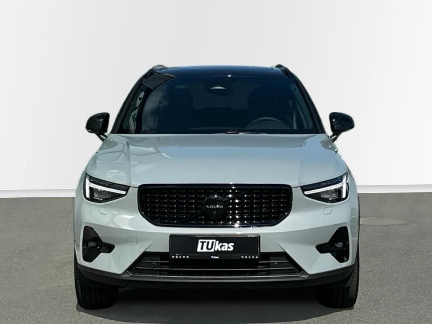 Volvo XC40, 2.0B3 120kW ULTRA BLACK EDITIO - fotka 3