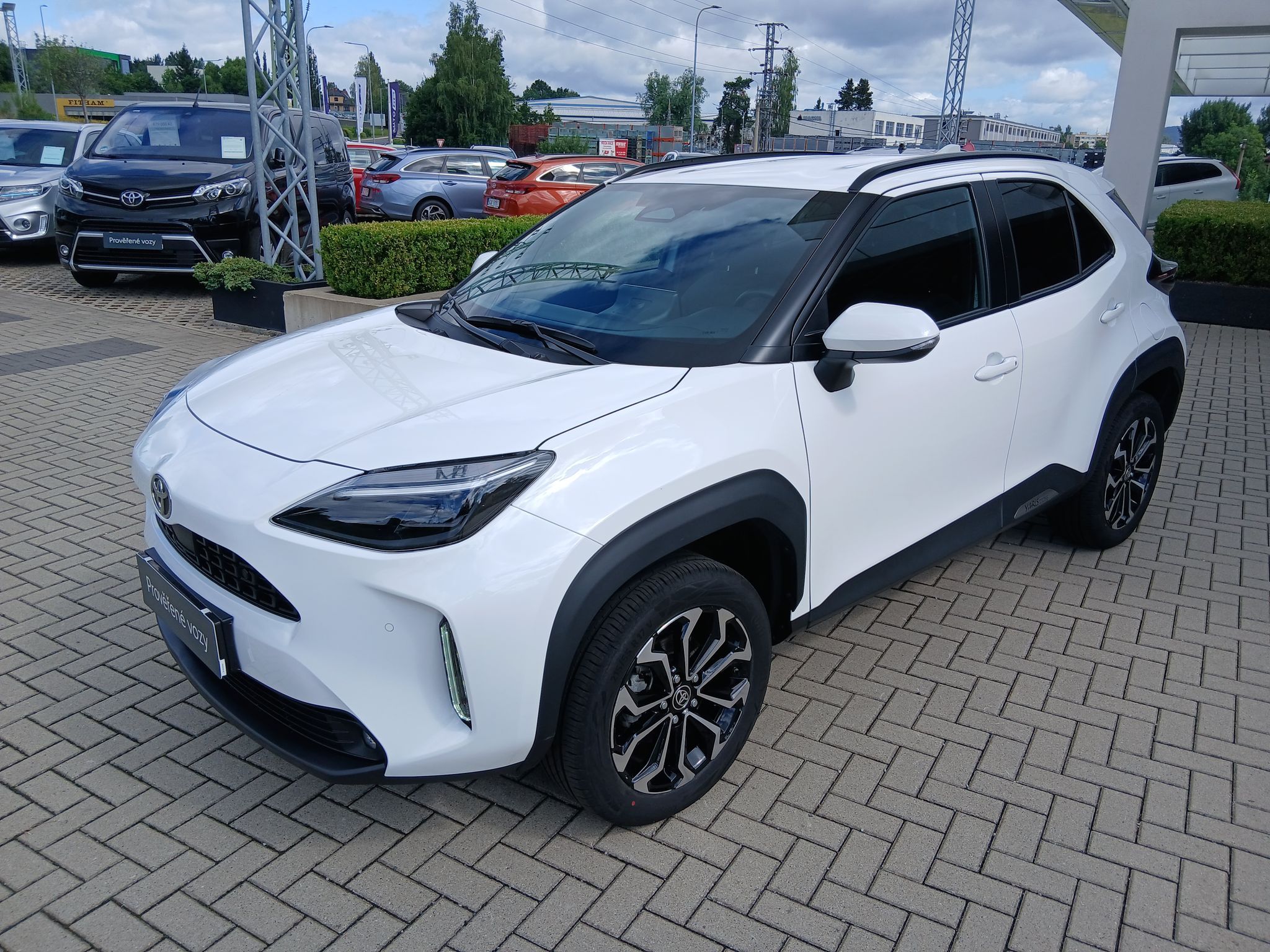 Toyota Yaris Cross, 1.5 Hybrid e-CVT 4x4 Style - fotka 3