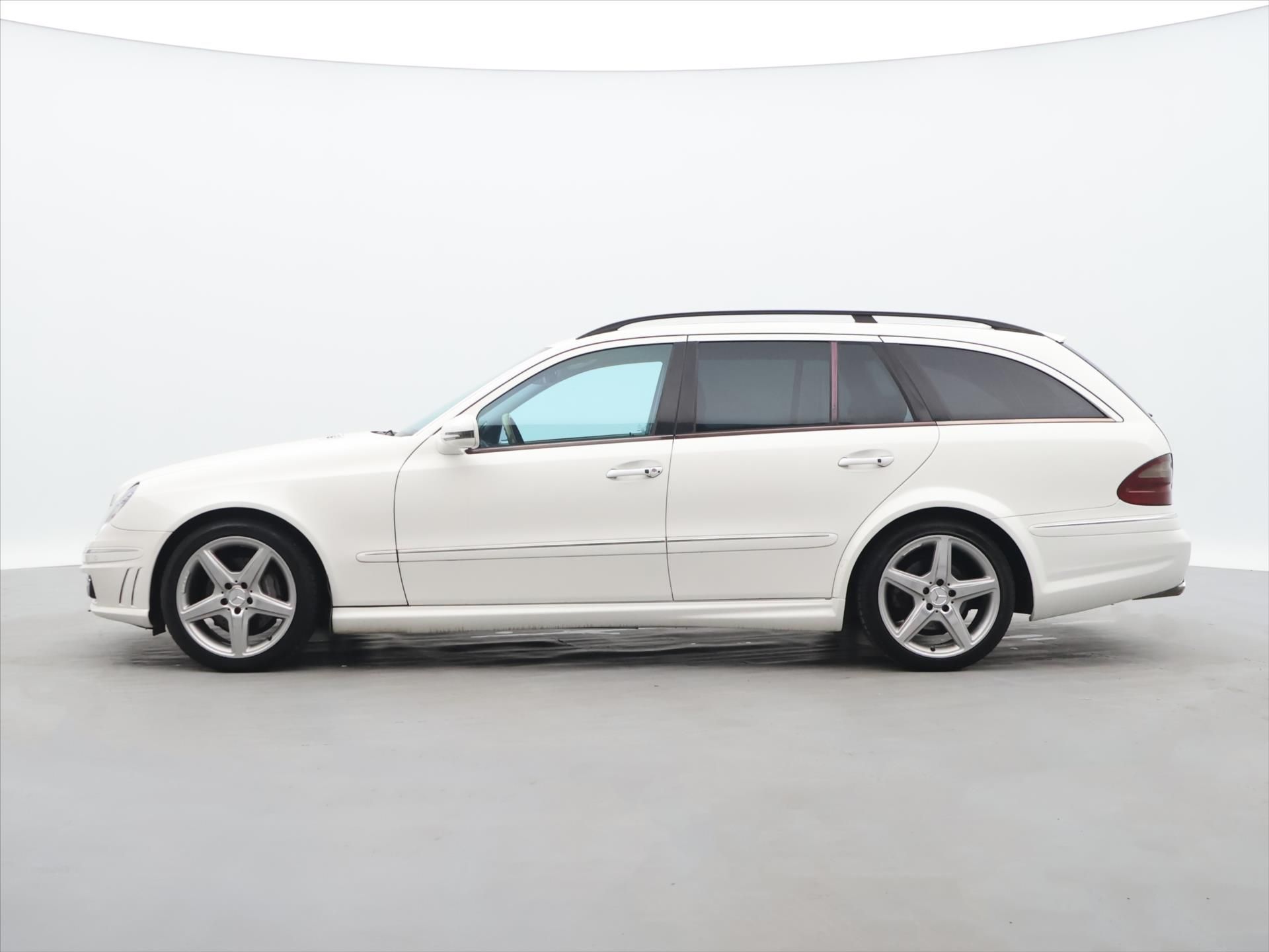 Mercedes-Benz Třídy E, 3,2 E320 165kW AMG Paket - fotka 4