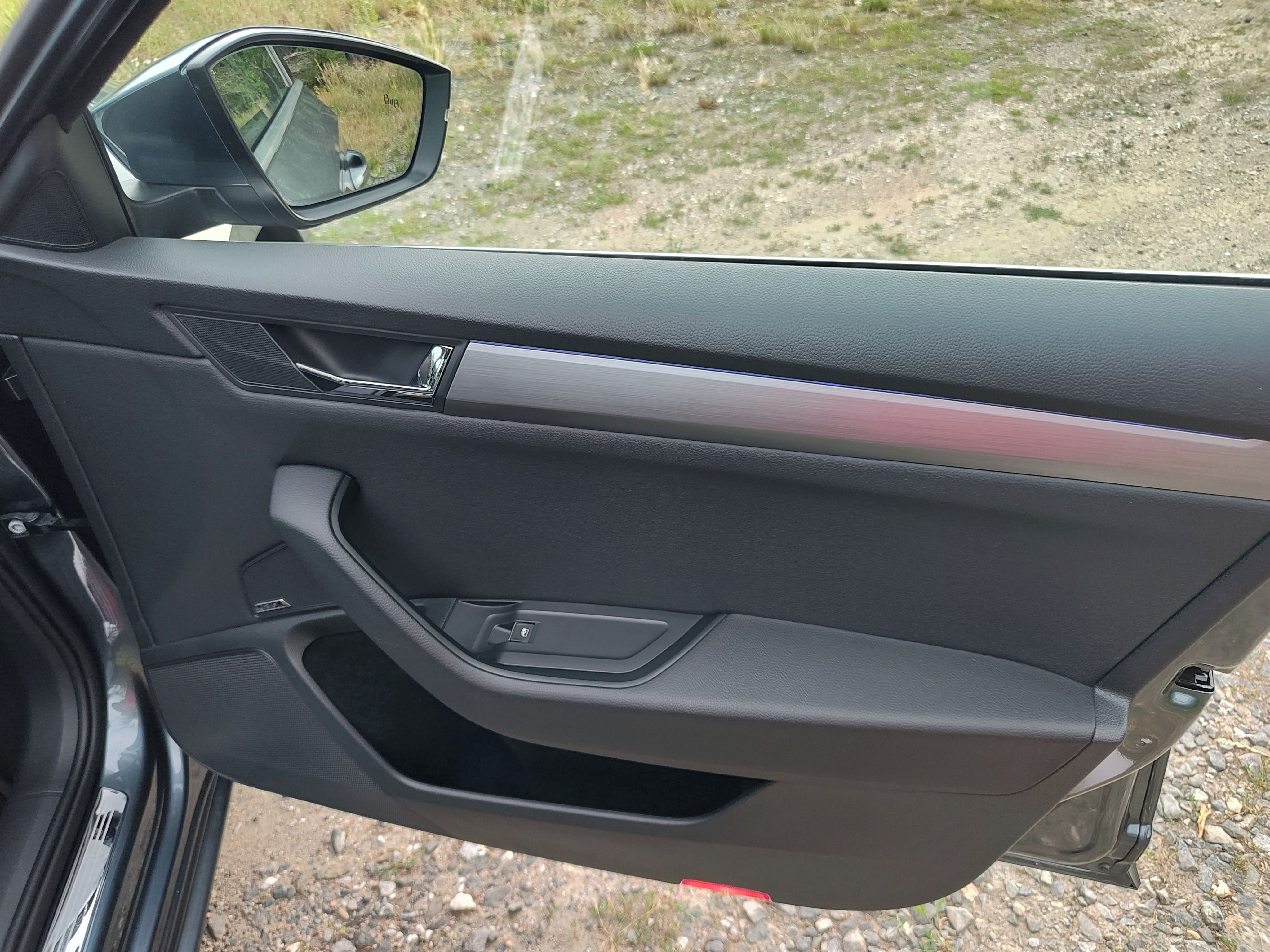 Škoda Superb, 2.0TSI Individual,dsg ČR původ - fotka 5