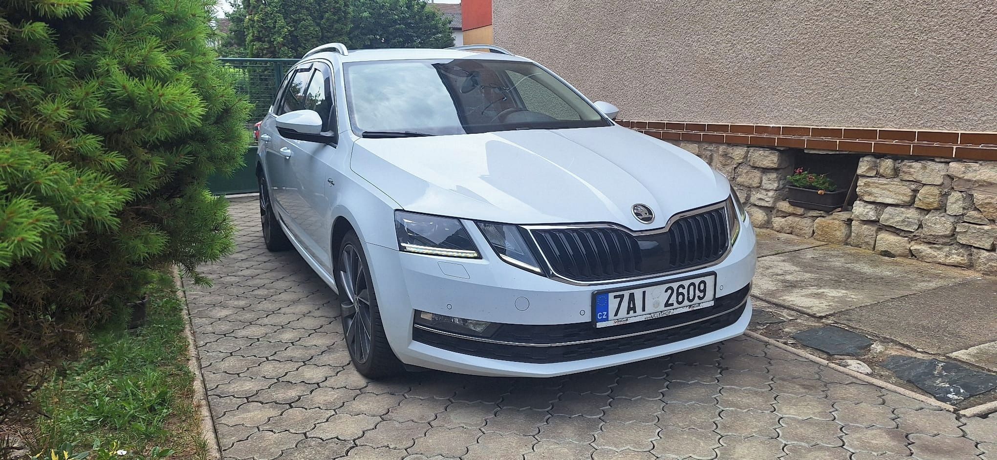 Škoda Octavia, 2.0 TDi L&K 4x4 135kW - fotka 2