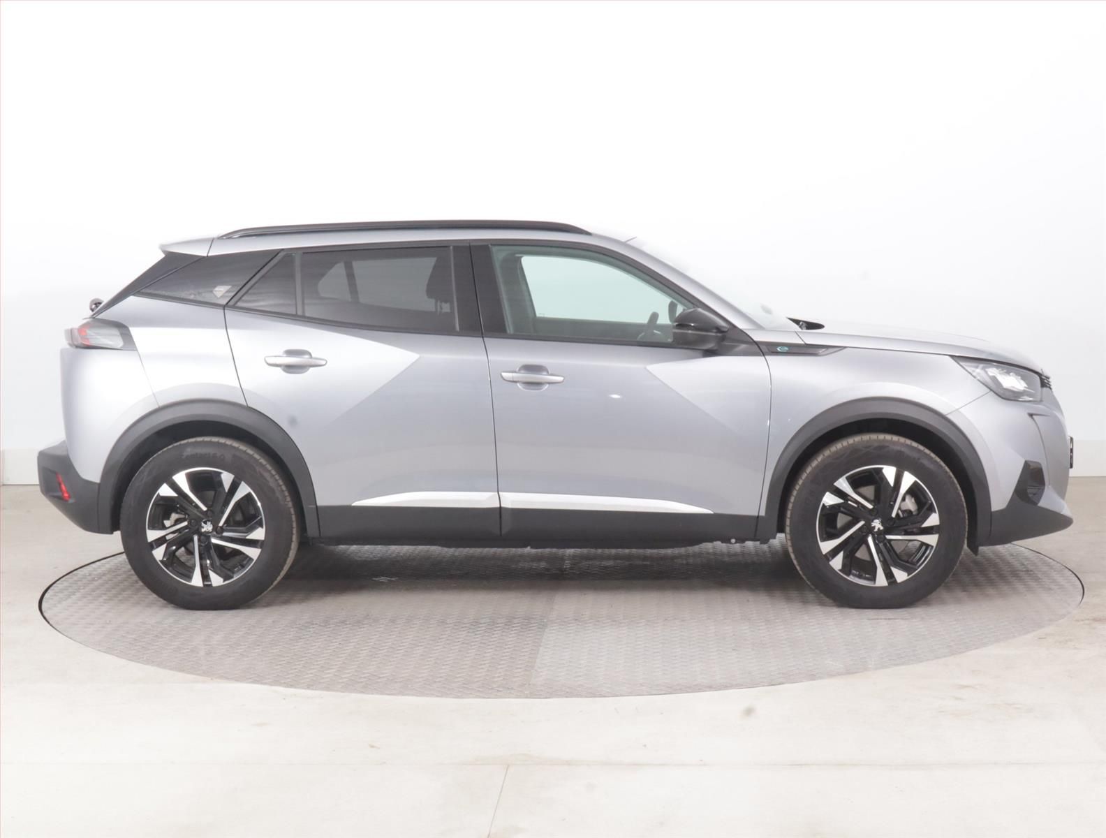 Peugeot 2008, 50 kWh, SoH 92%, Automat - fotka 6
