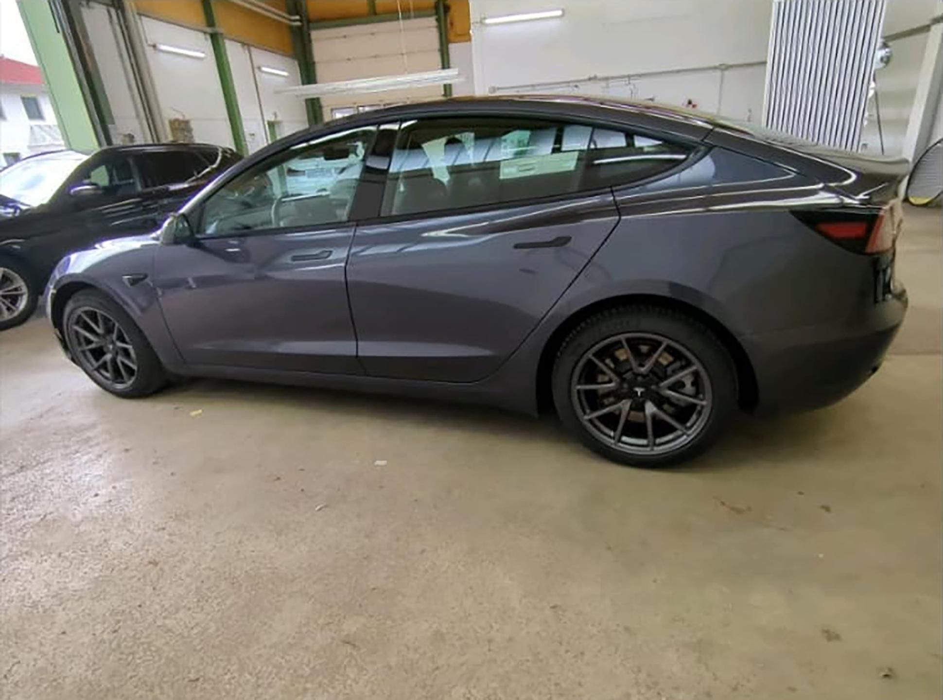Tesla Model 3, AMD Ryzen, LFP baterie - fotka 5