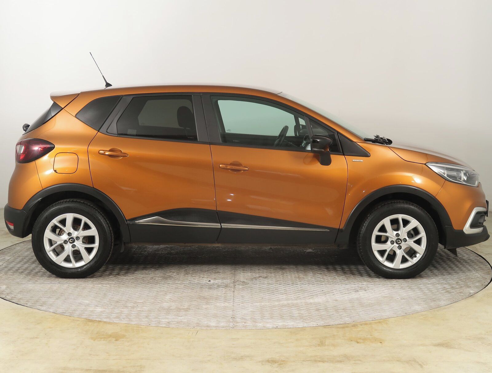 Renault Captur, 0.9 TCe, Limited, Navi - fotka 6