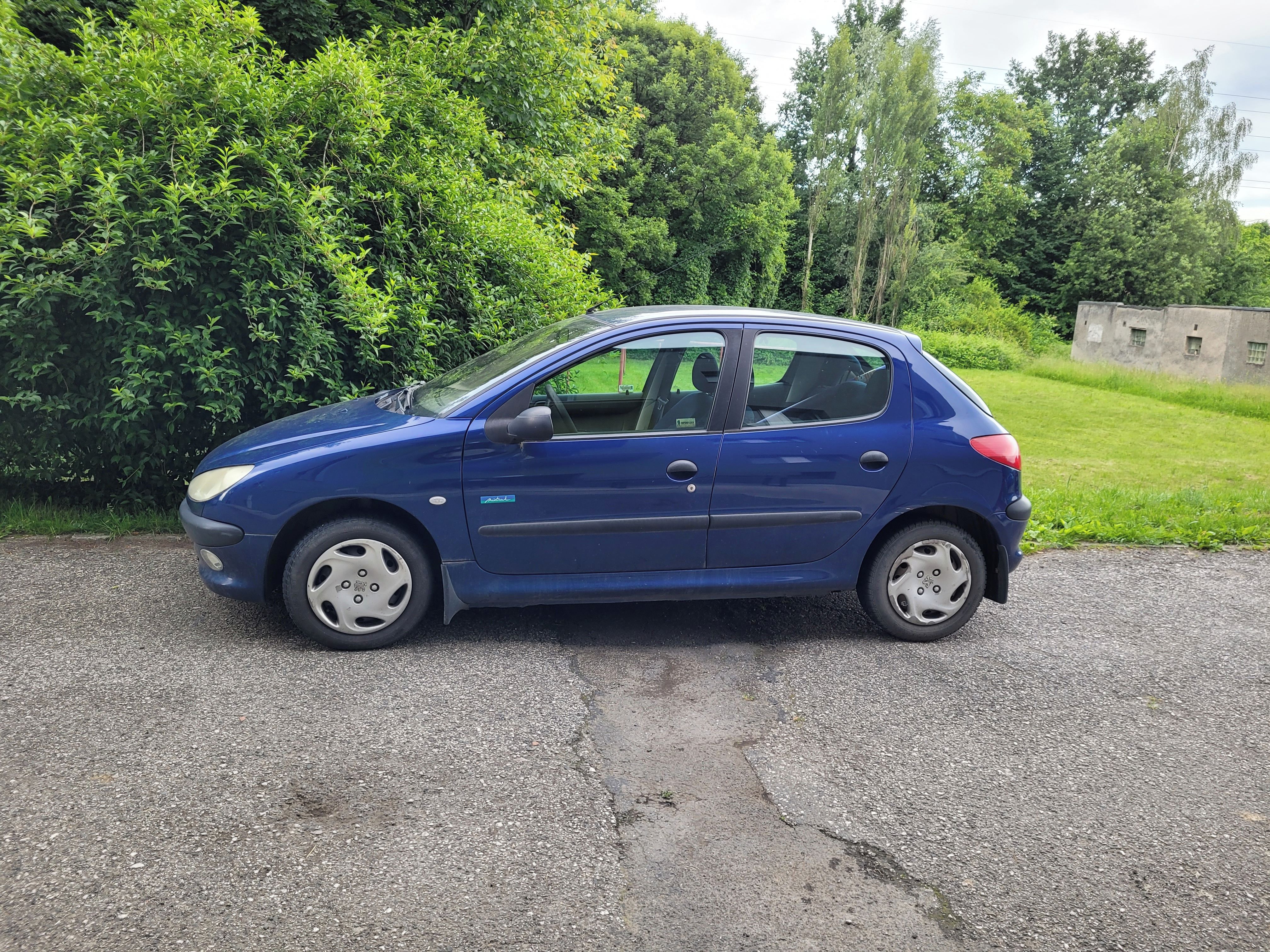 Peugeot 206, 1.4 top stav, čerstvě po servi - fotka 2
