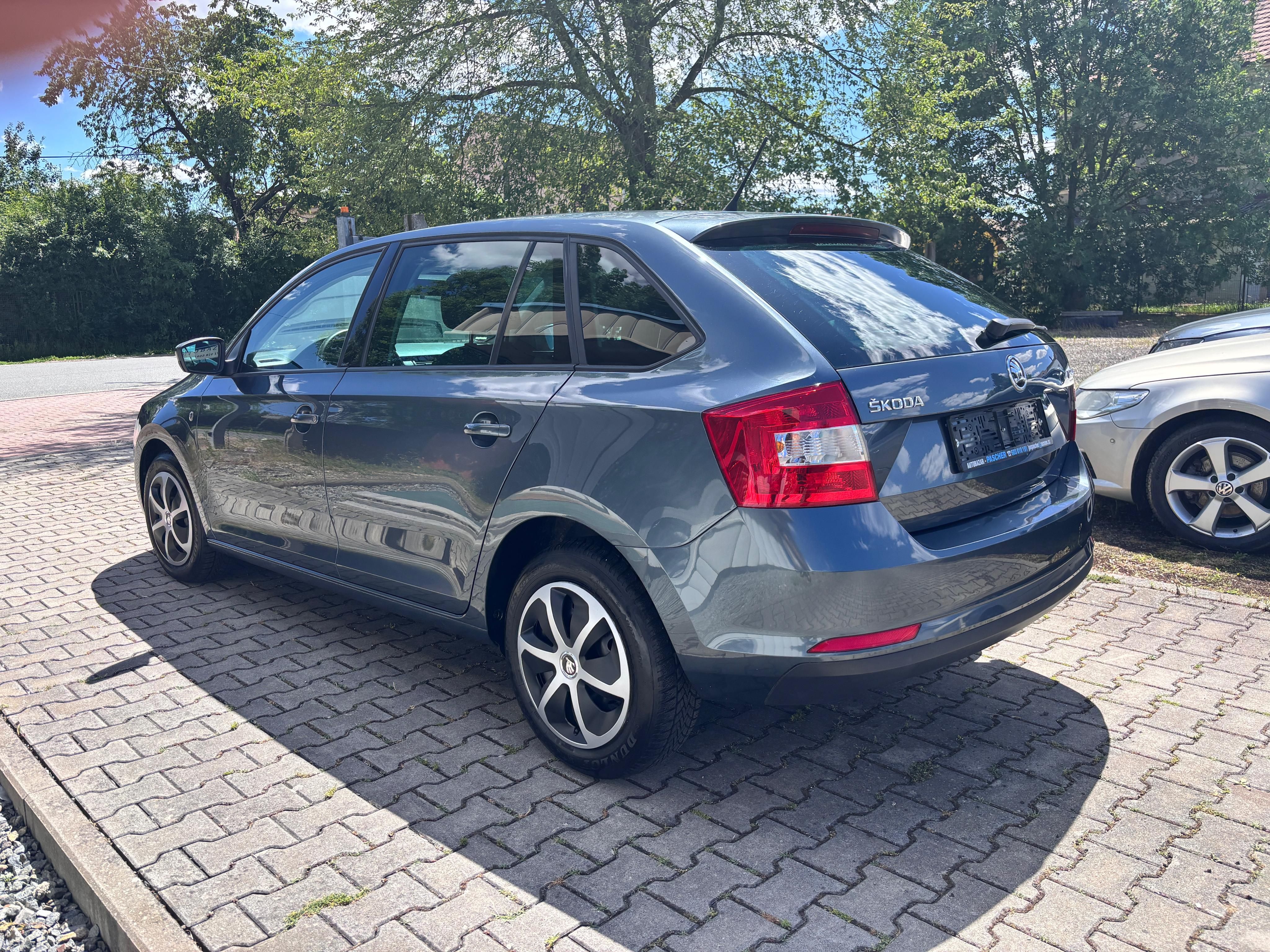 Škoda Rapid, Spaceback 1,6 TDI 66kW Style - fotka 3