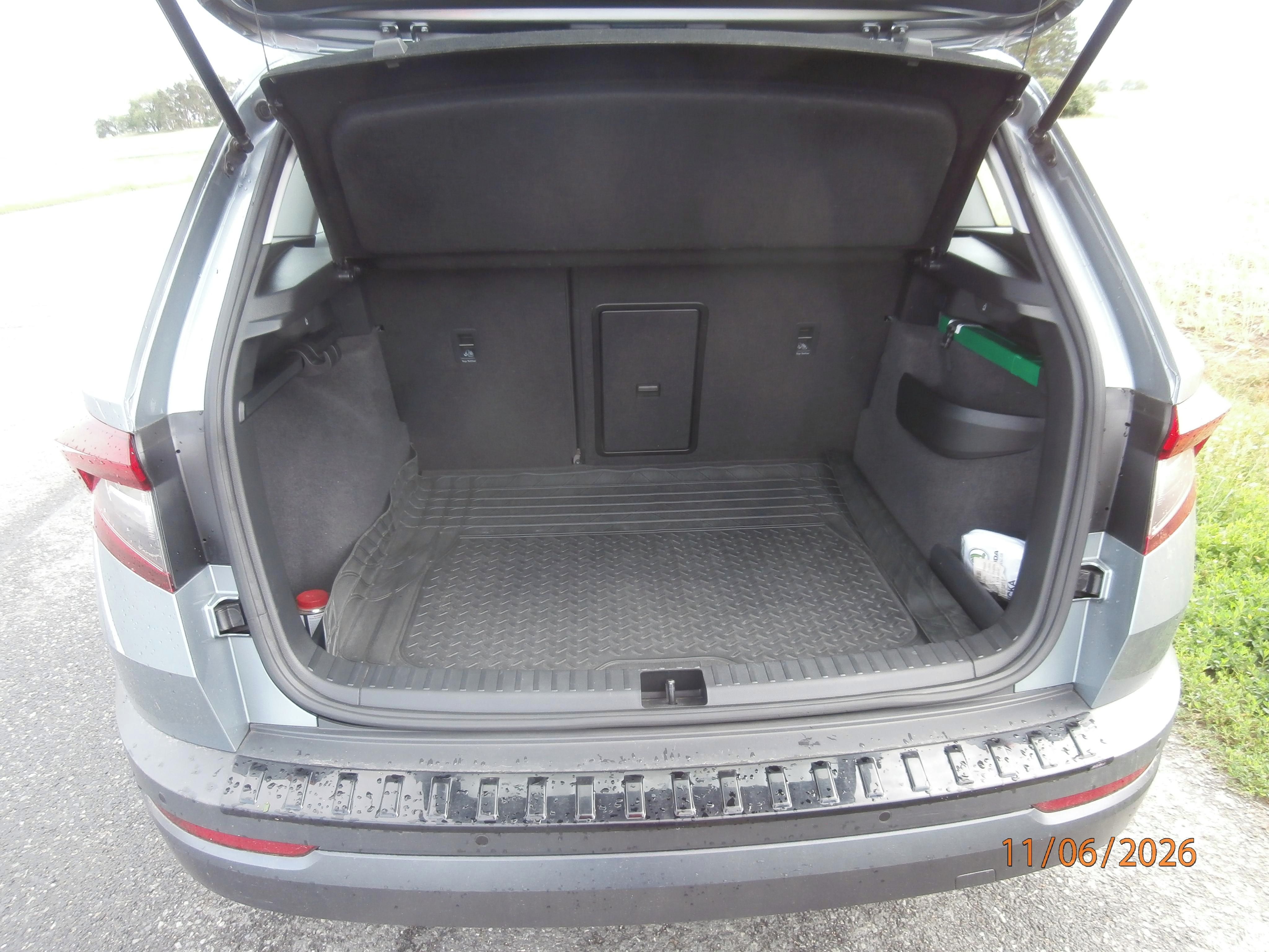 Škoda Karoq, 2.0TDI SERVISOVÁNO - fotka 4