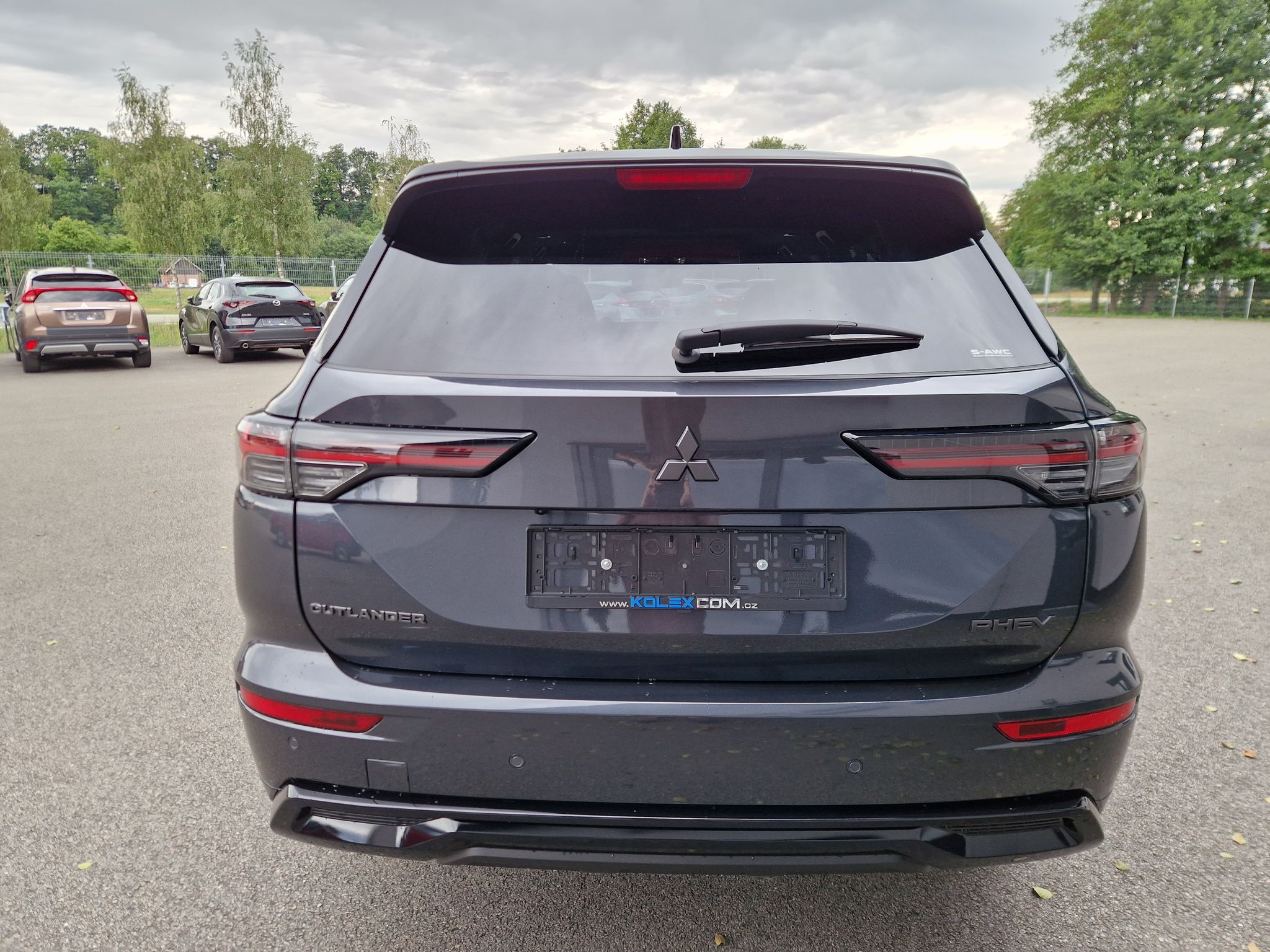 Mitsubishi Outlander, 2.4 PHEV 4x4 Back Edition,nový - fotka 4