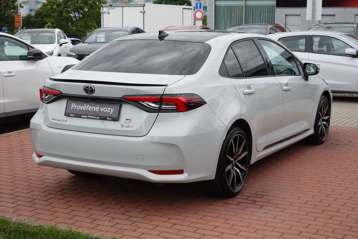 Toyota Corolla, 1,8 HEV GR Sport - fotka 4