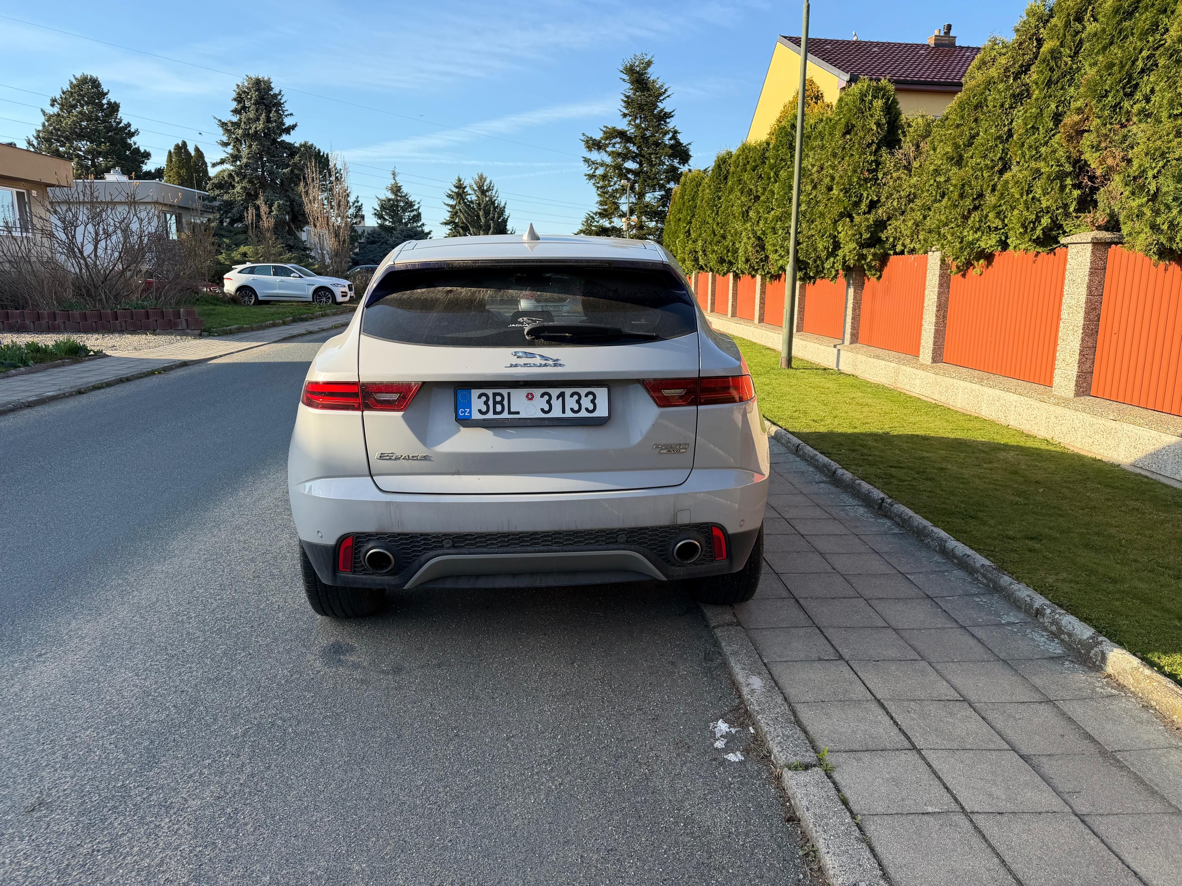 Jaguar E-Pace, Jaguar E-Pace P250 AWD 184 kW - fotka 6