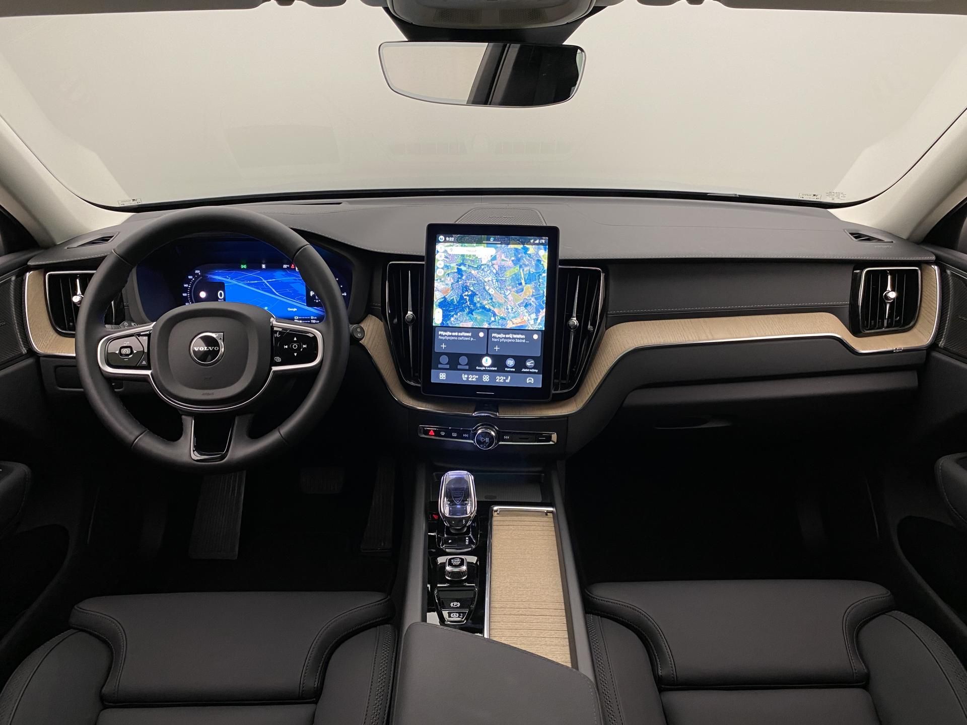 Volvo XC60, T8 AWD RECHARGE DARK ULTRA CZ - fotka 2