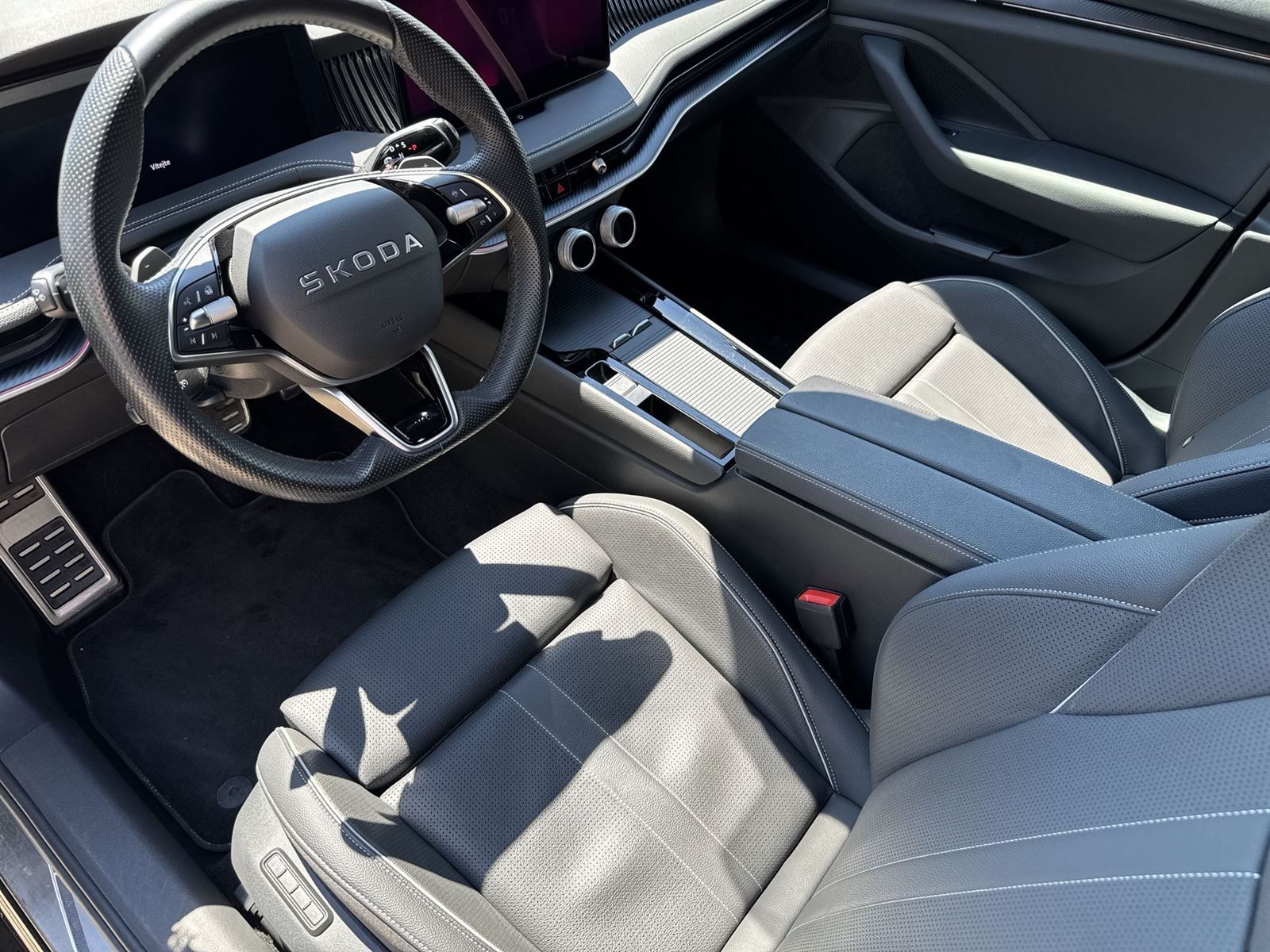 Škoda Superb, 2.0 TSI 4x4 DSG Sportline - fotka 6