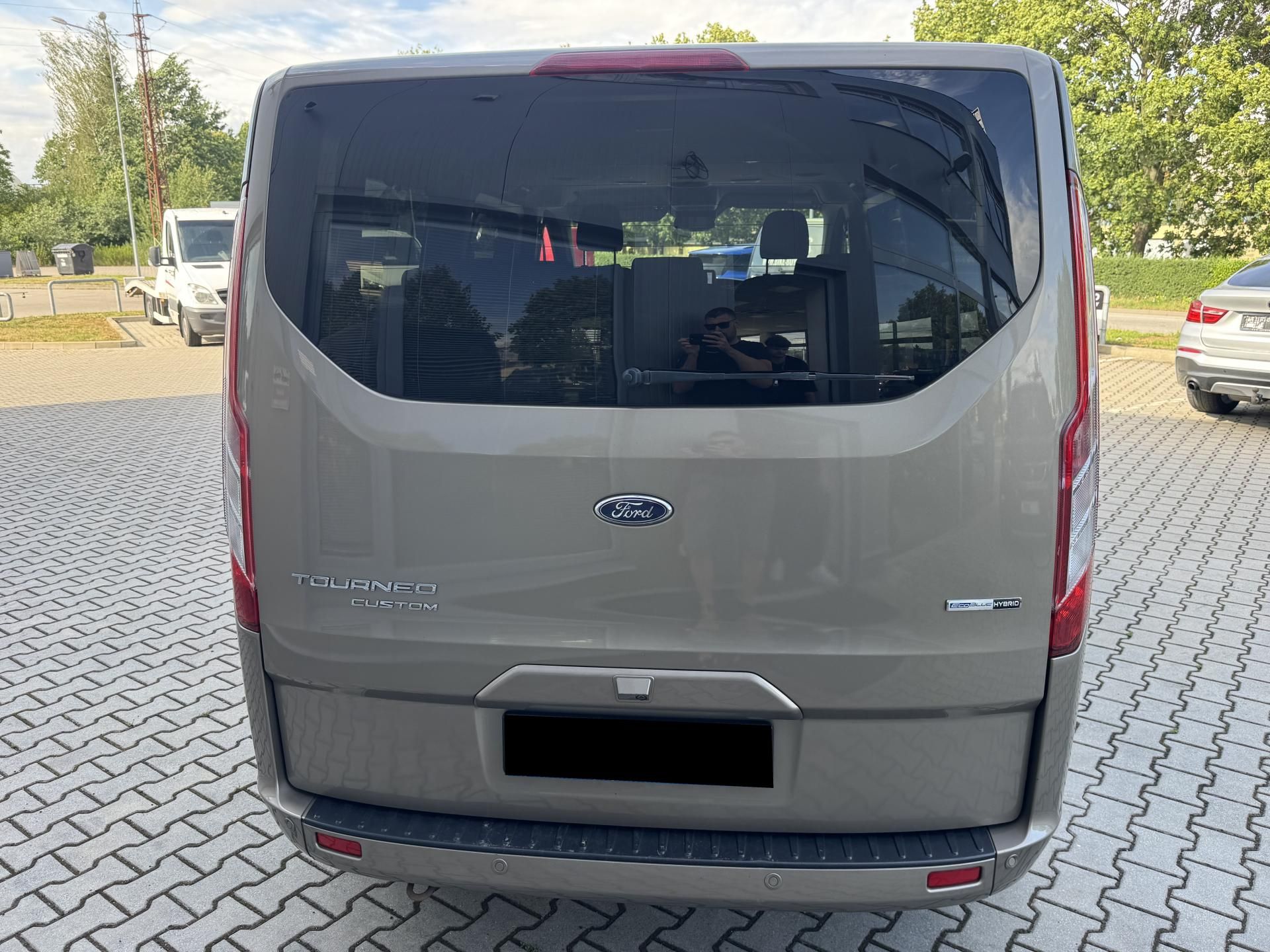 Ford Tourneo Custom, 2,0 ECOBLUE HYBRID L2 - fotka 6