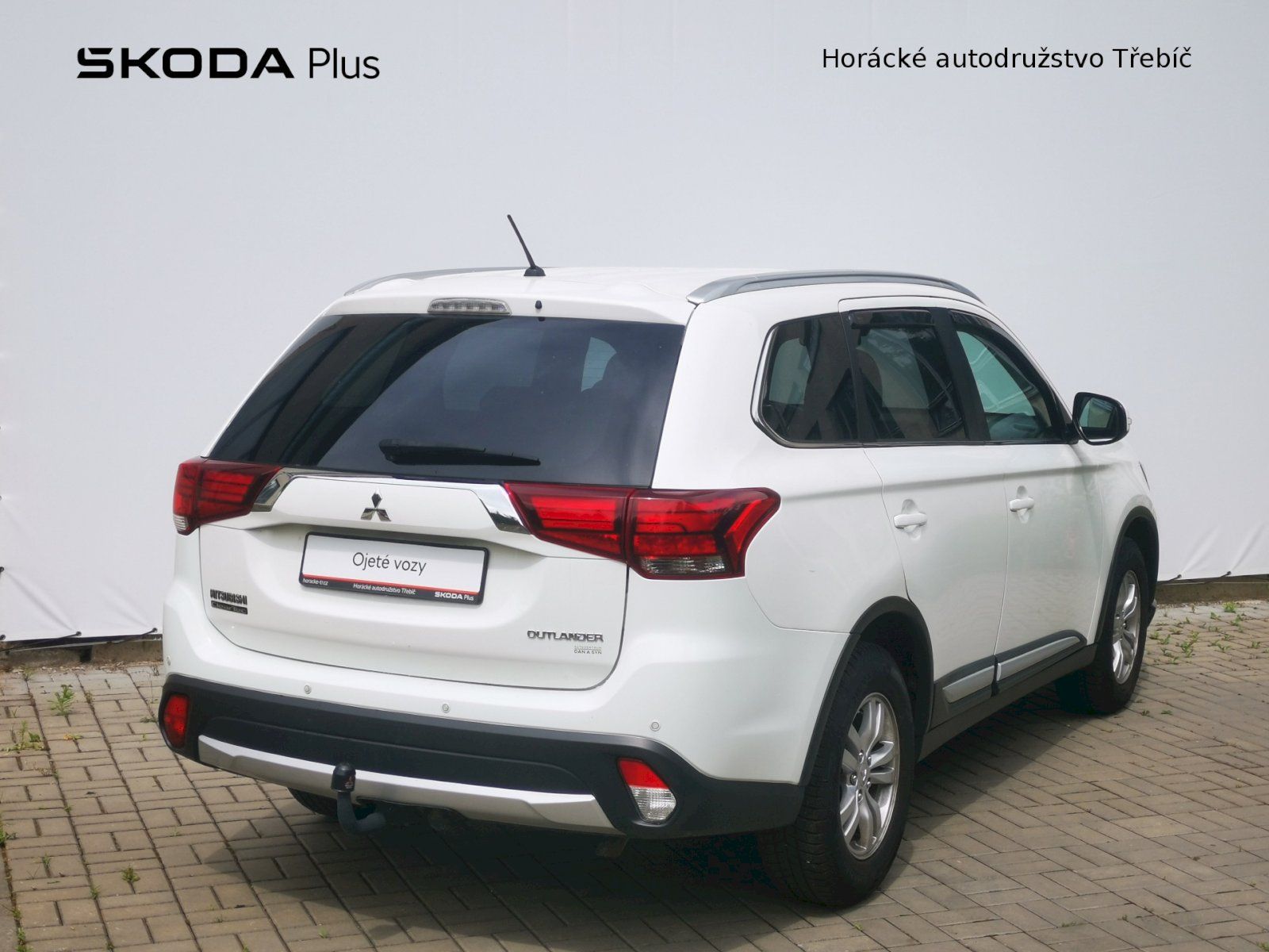 Mitsubishi Outlander, INTENSE 2.2 DI-D 110 kW 6MT 4W - fotka 2