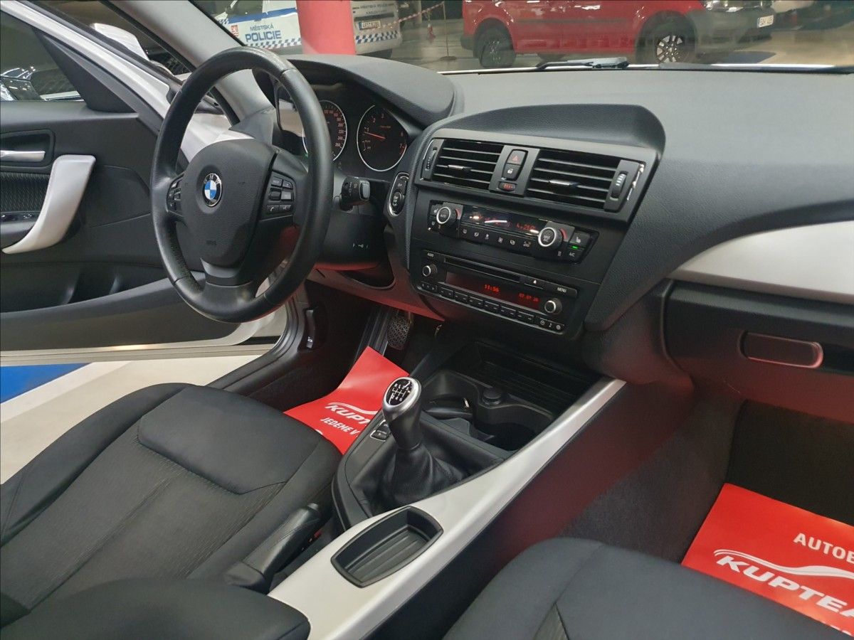 BMW Řada 1, 1,6 i - servisováno - fotka 5