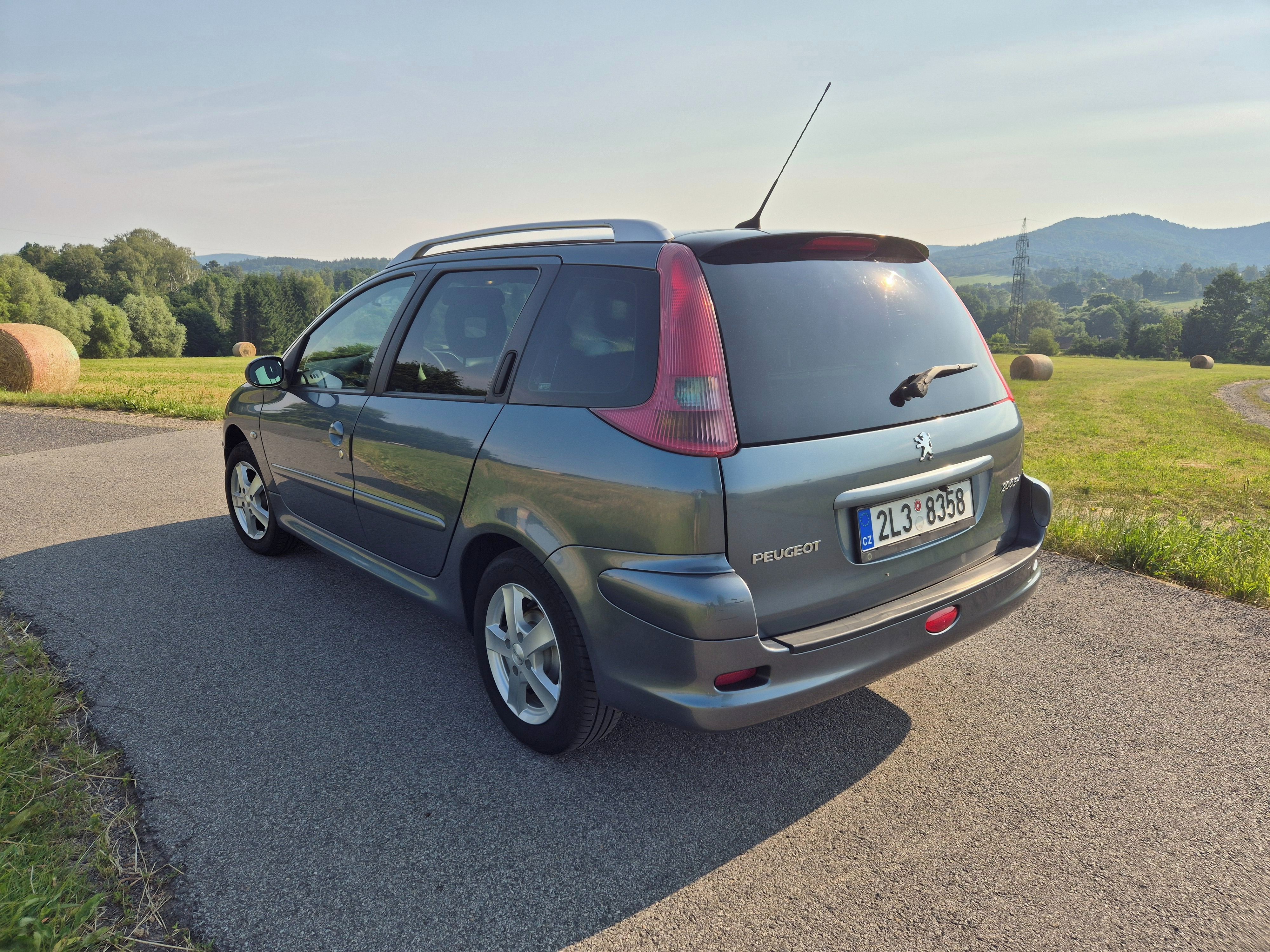 Peugeot 206, SW, 1.4i, A/C, BT, udržované - fotka 3