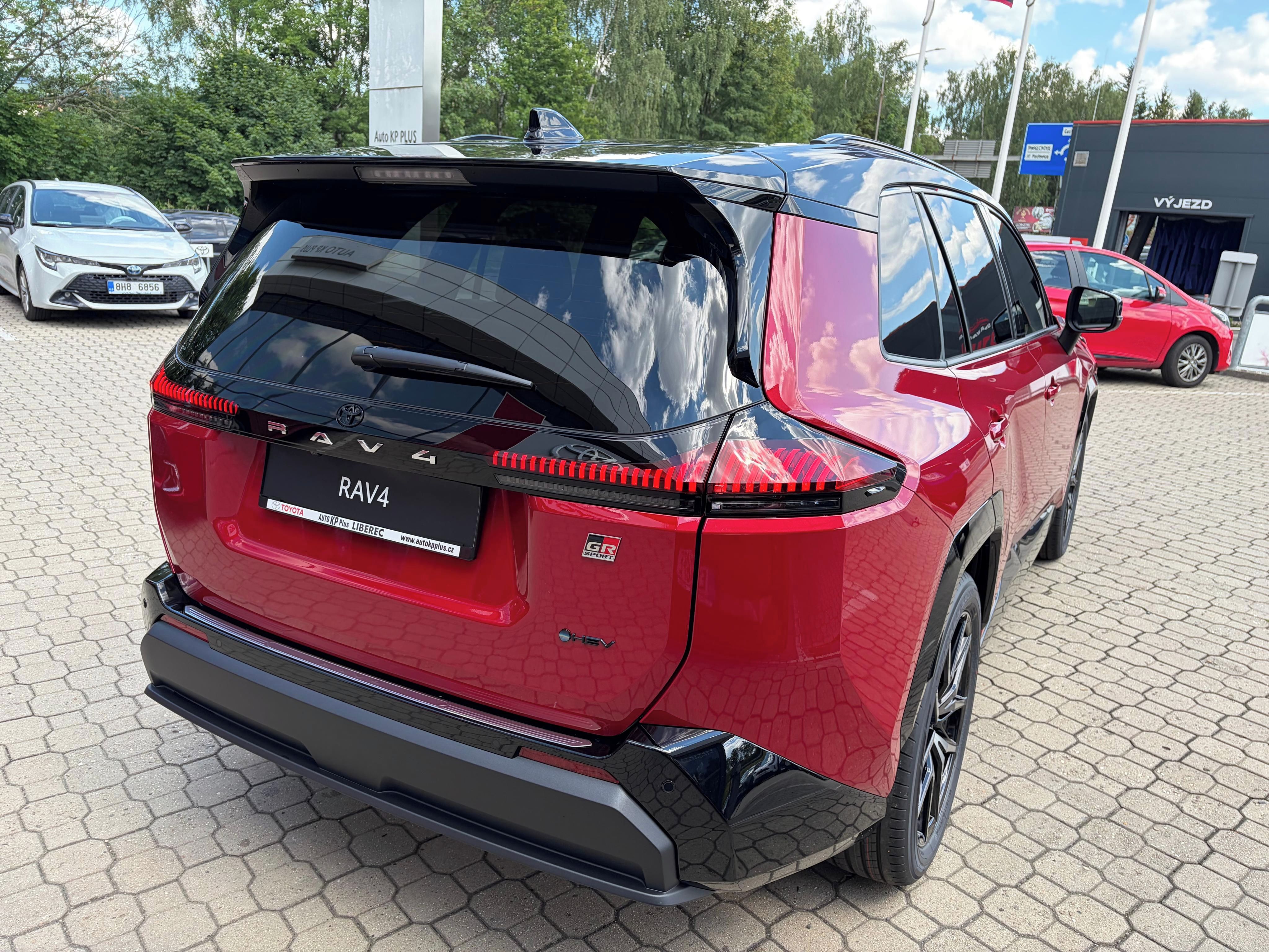 Toyota Rav4, 2,5 4x4 194k GR Sport 2026 - fotka 4