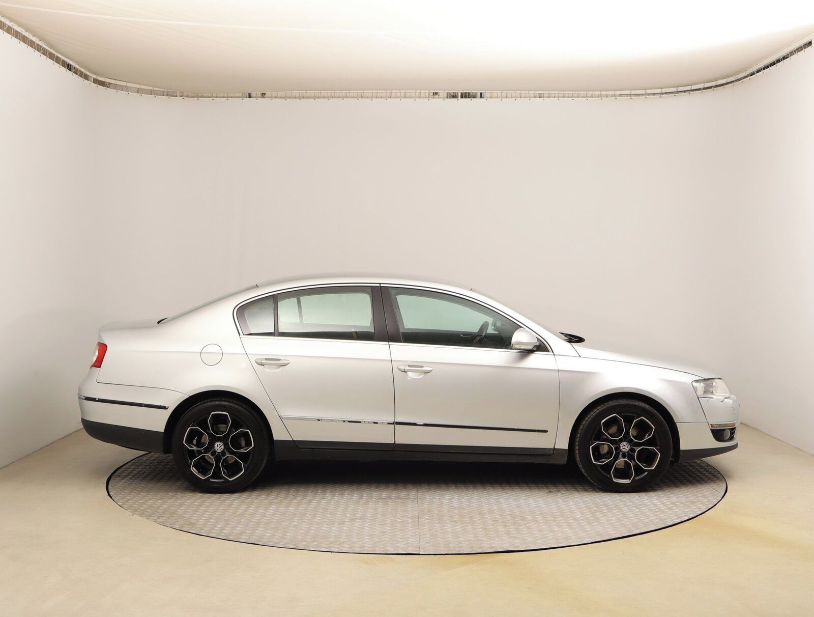 Volkswagen Passat, 2.0 TDI, Business, po STK - fotka 6