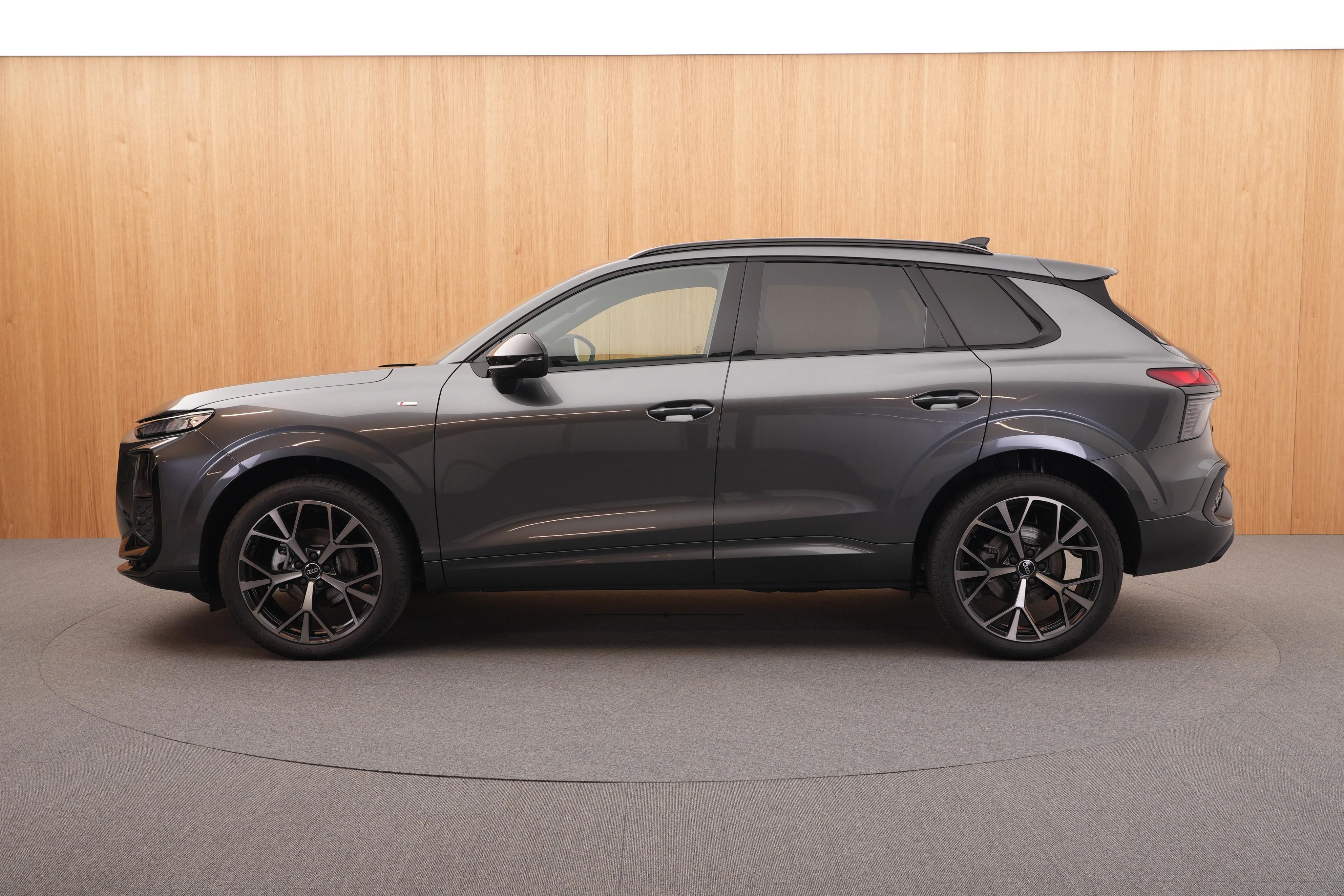 Audi Q3, S line  35 TFSI 110 kW - fotka 2
