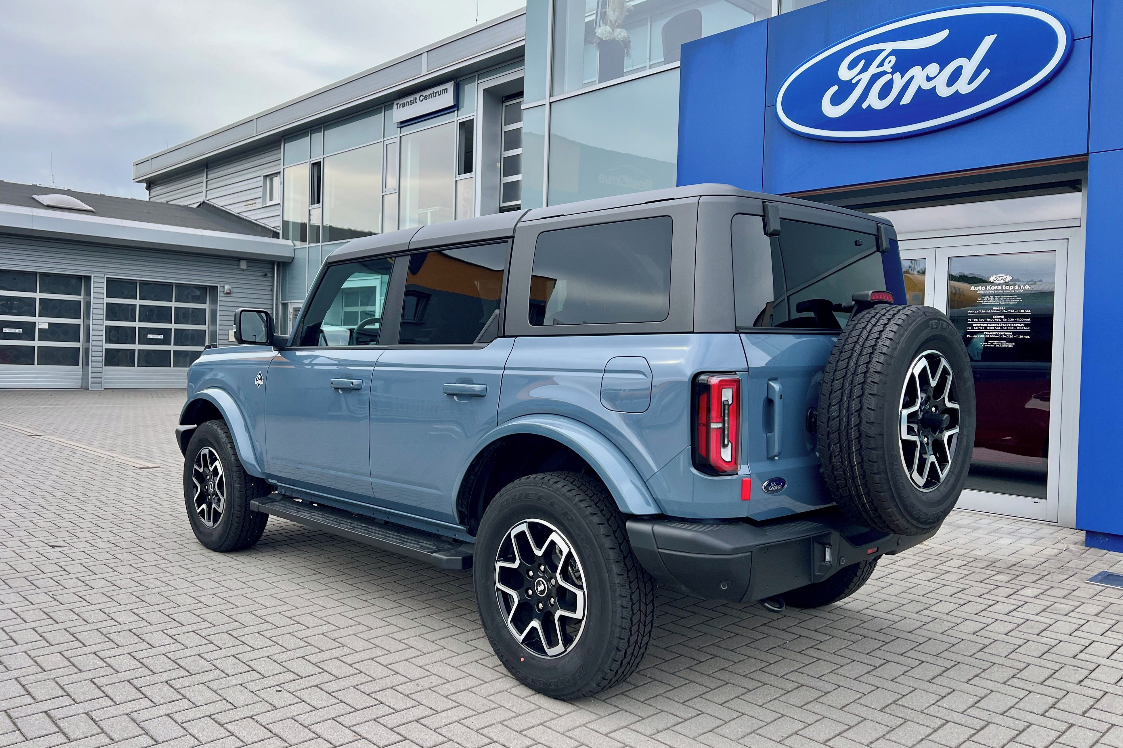 Ford Bronco, Outer Banks, 2.7 EcoBoost V6 T - fotka 2