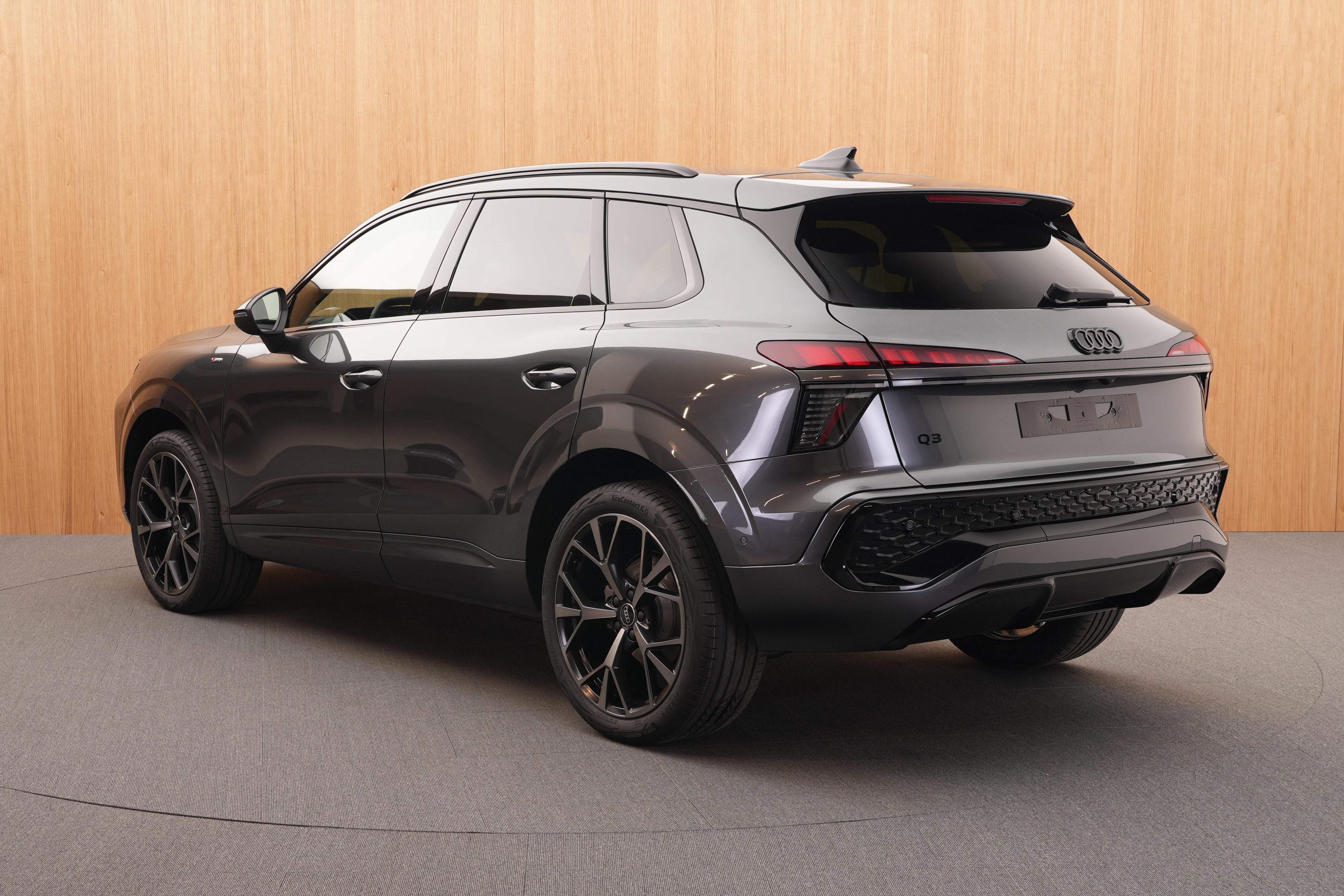 Audi Q3, S line  35 TFSI 110 kW - fotka 3