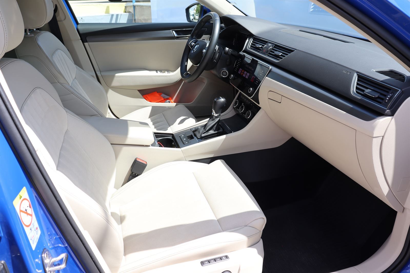 Škoda Superb, 2.0 TDI Style Combi DSG - fotka 4