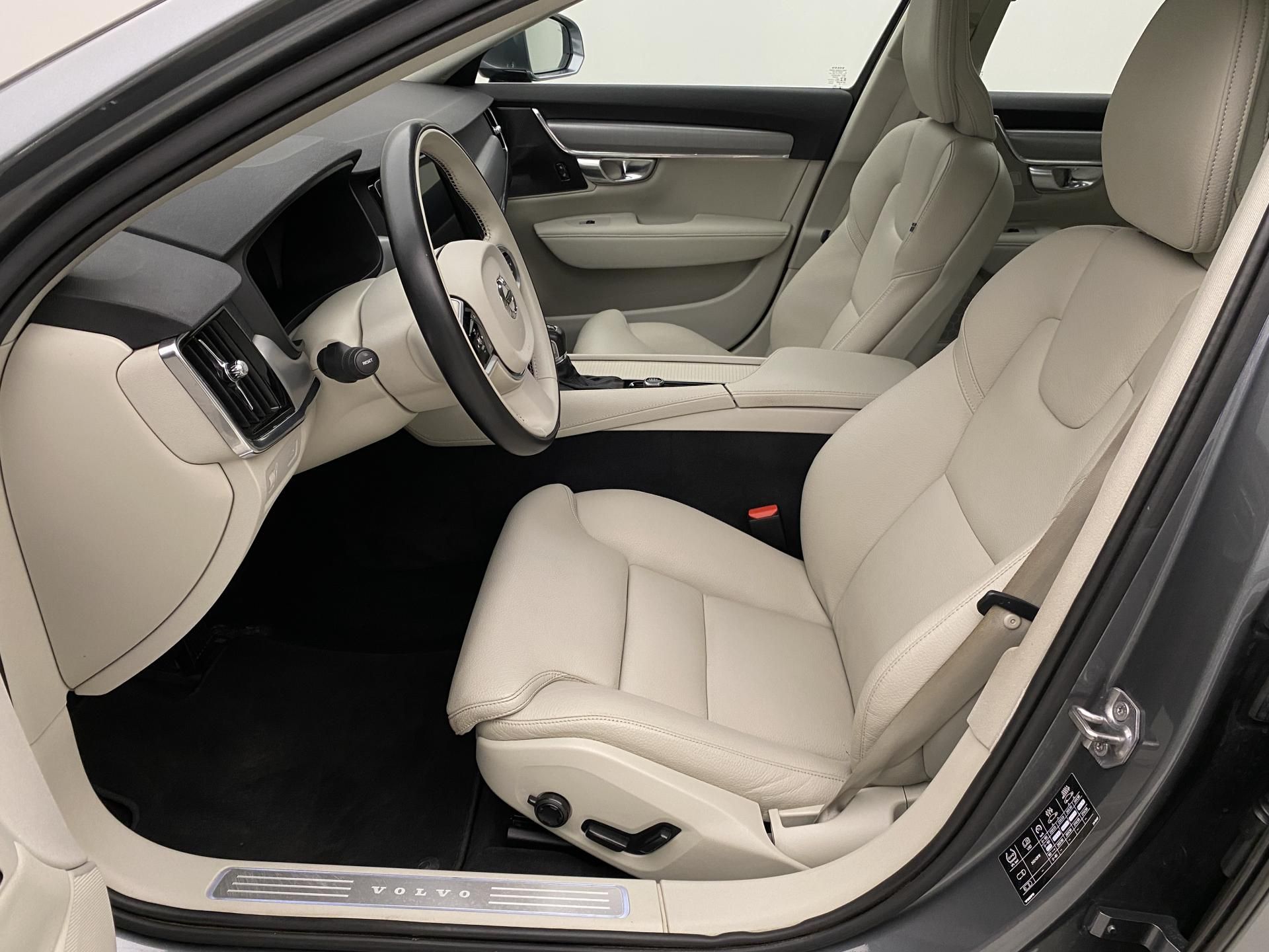 Volvo V90, D4 MOMENTUM AUT - fotka 3