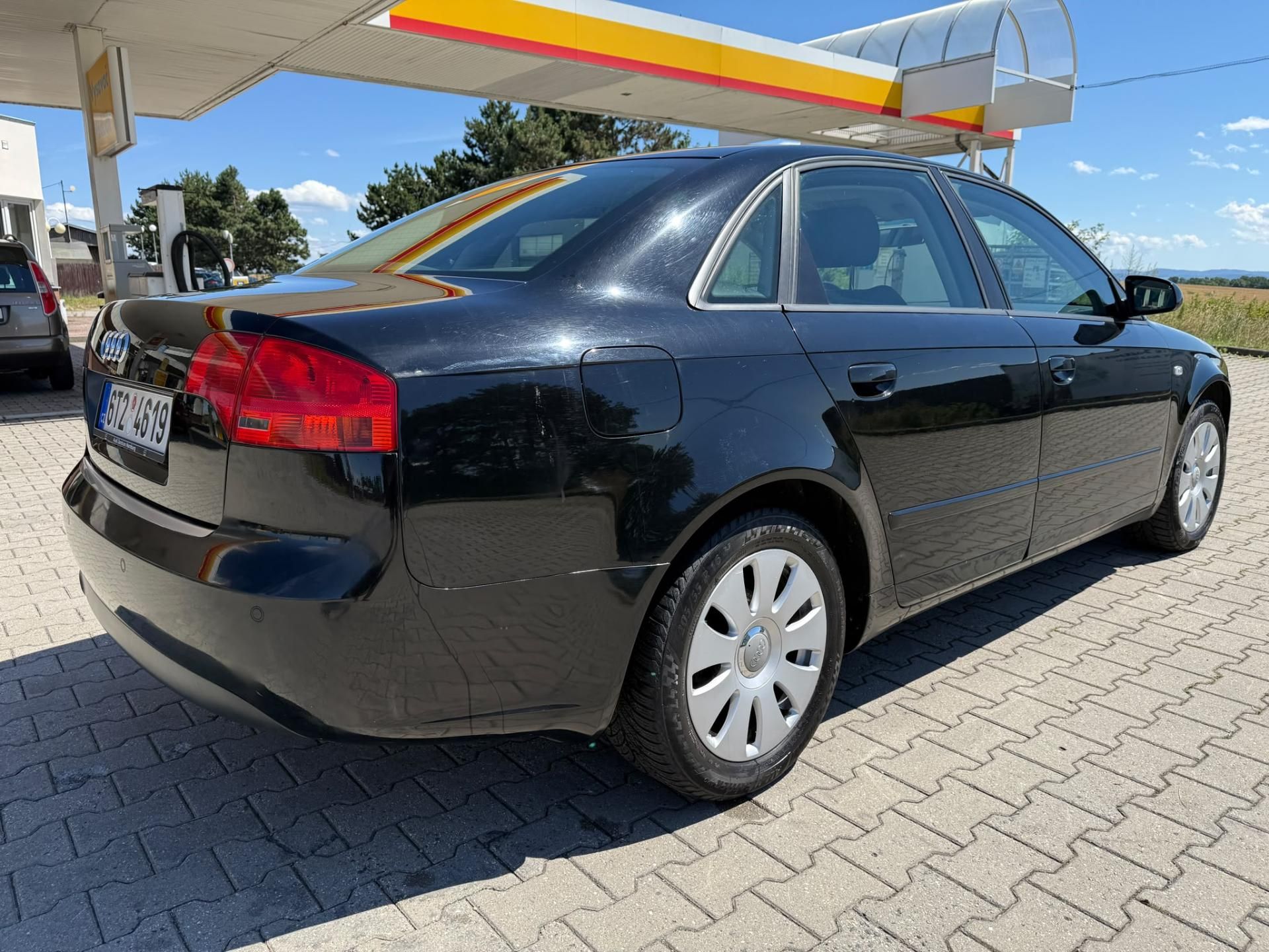 Audi A4, 2,0 TDI automat - fotka 4