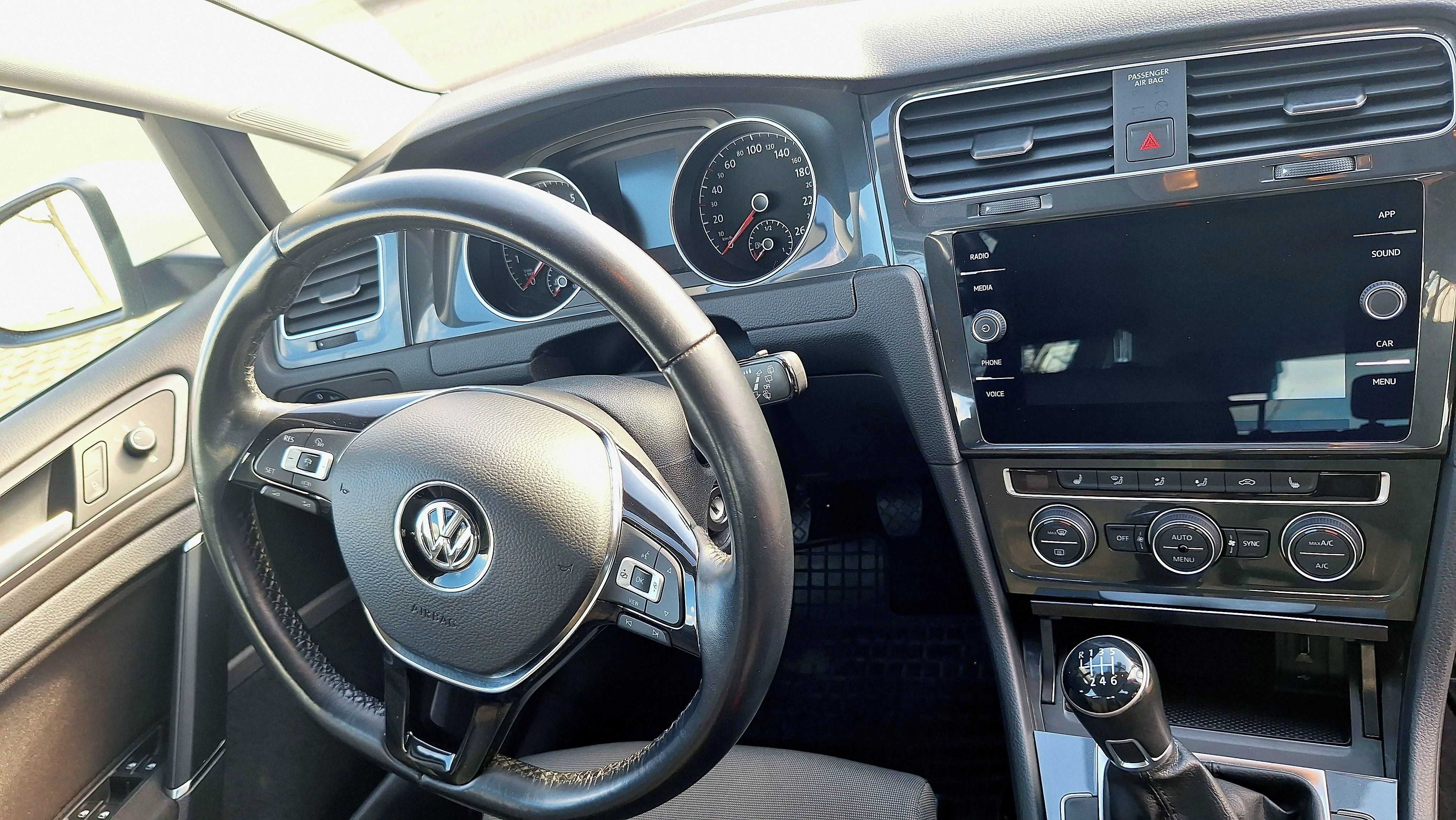 Volkswagen Golf, 1,0 l/85 kW TSI - fotka 4