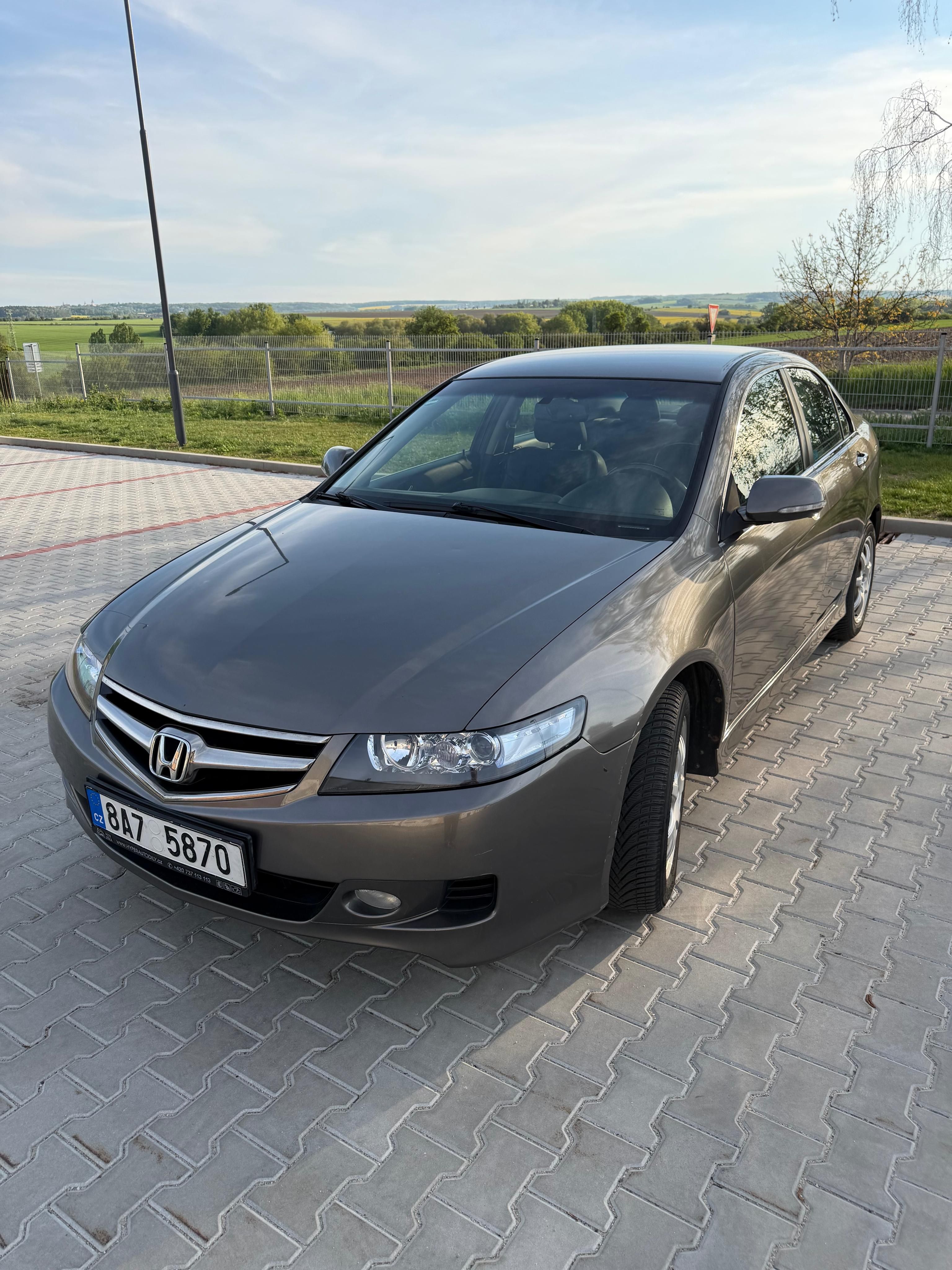 Honda Accord, Honda Accord 2.0i