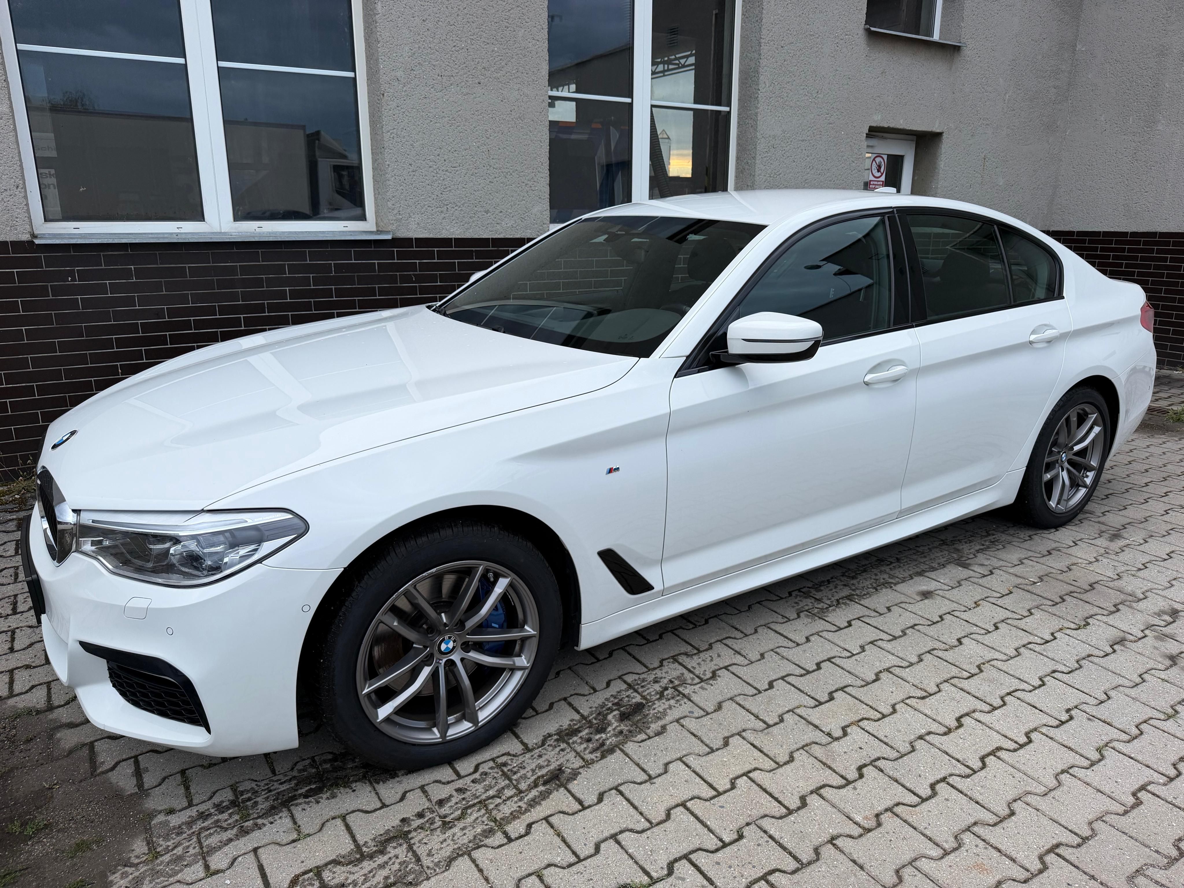 BMW Řada 5, 530d xDrive ČR M-paket - fotka 3