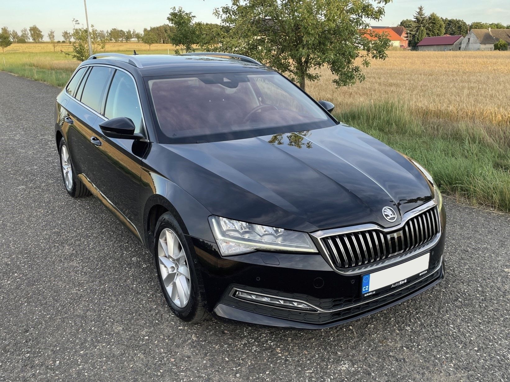 Škoda Superb, III Combi, Style, AT, LED, kam - fotka 5
