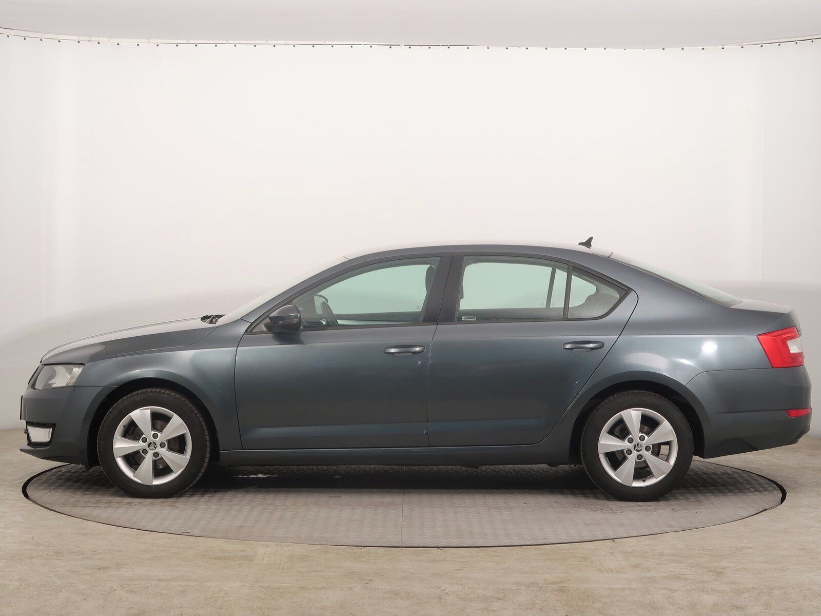 Škoda Octavia, 1.6 TDI, Automat, Navi - fotka 3