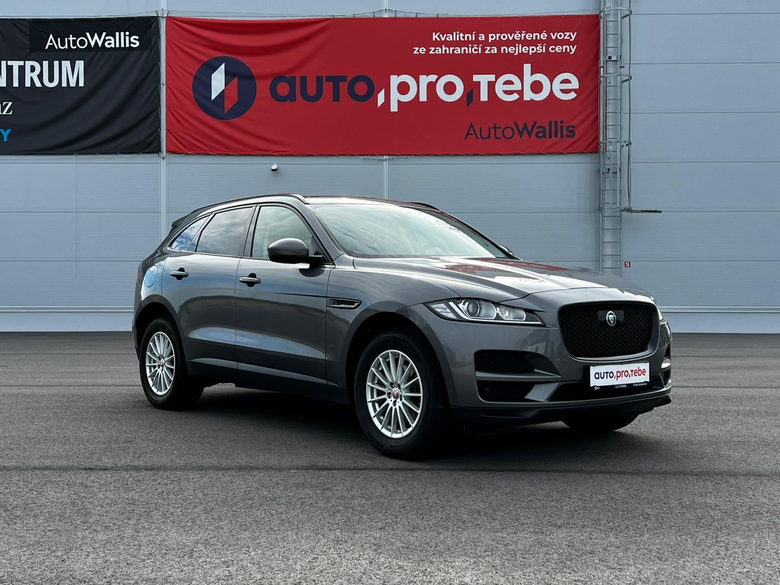 Jaguar F-Pace, 20d Aut. Prestige AWD PANO TZ - fotka 2