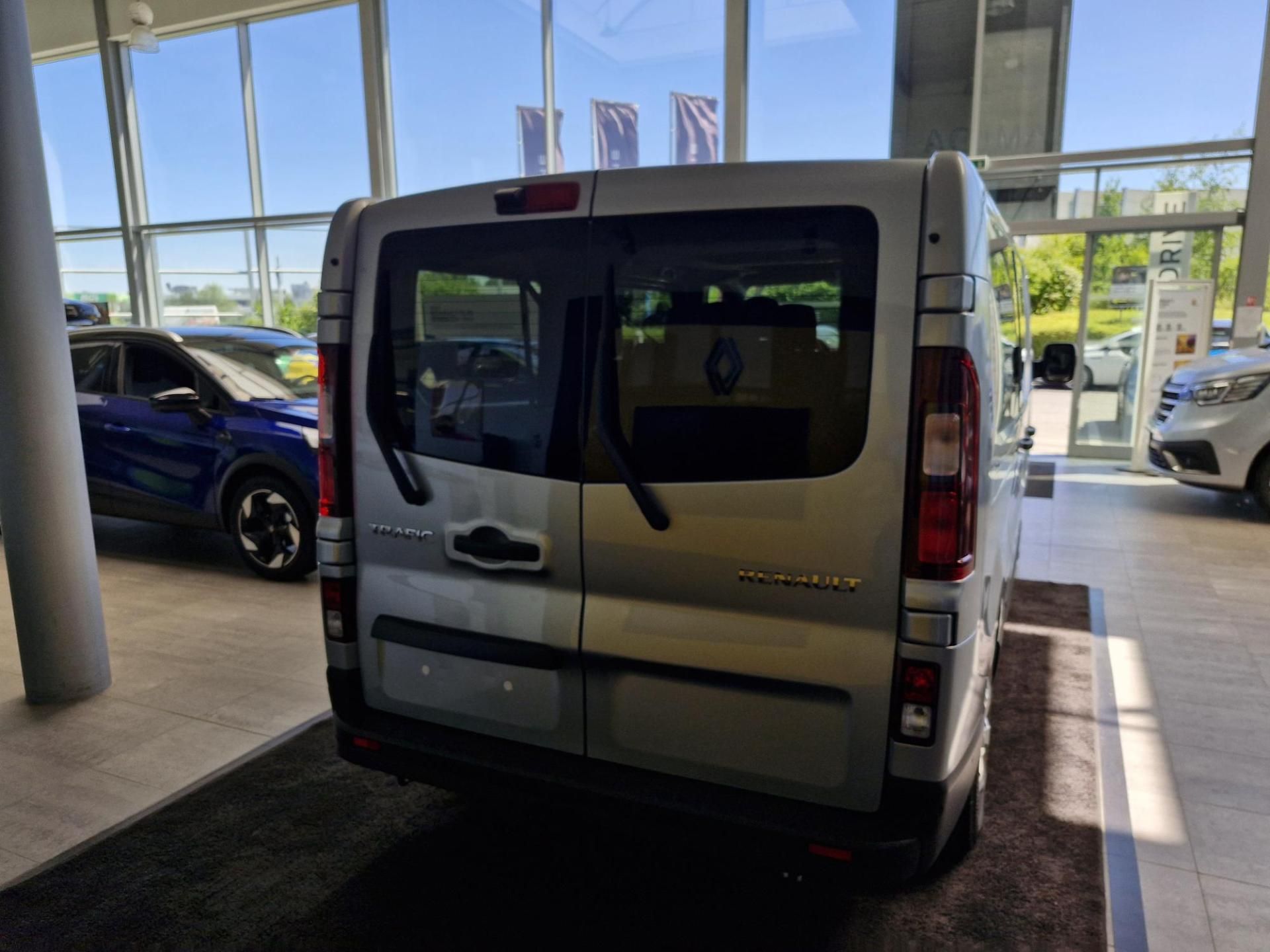 Renault Trafic, L2 Equilibre 150k 8míst - fotka 5
