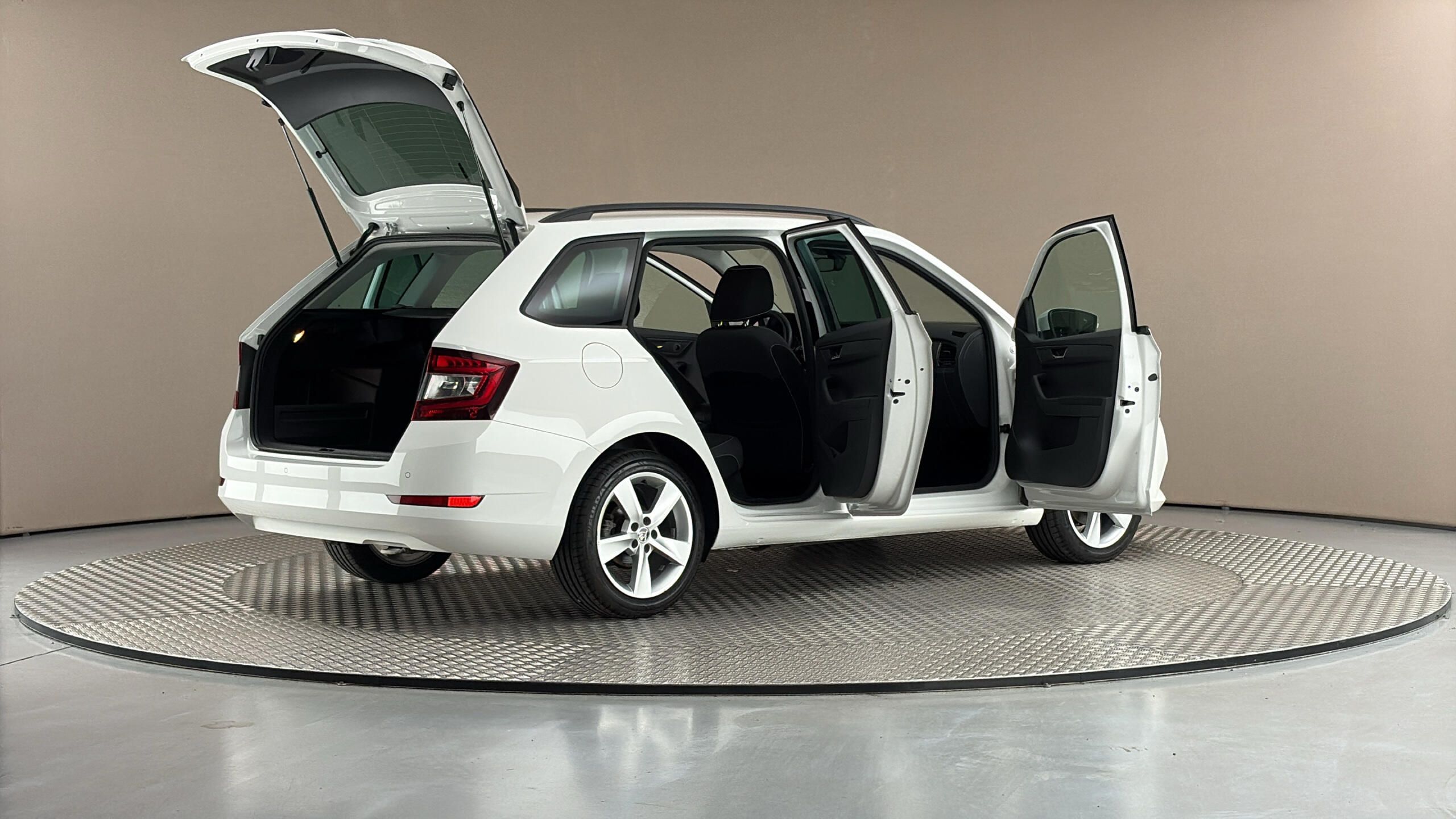 Škoda Fabia, 1.0 TSI Ambition Combi - fotka 6