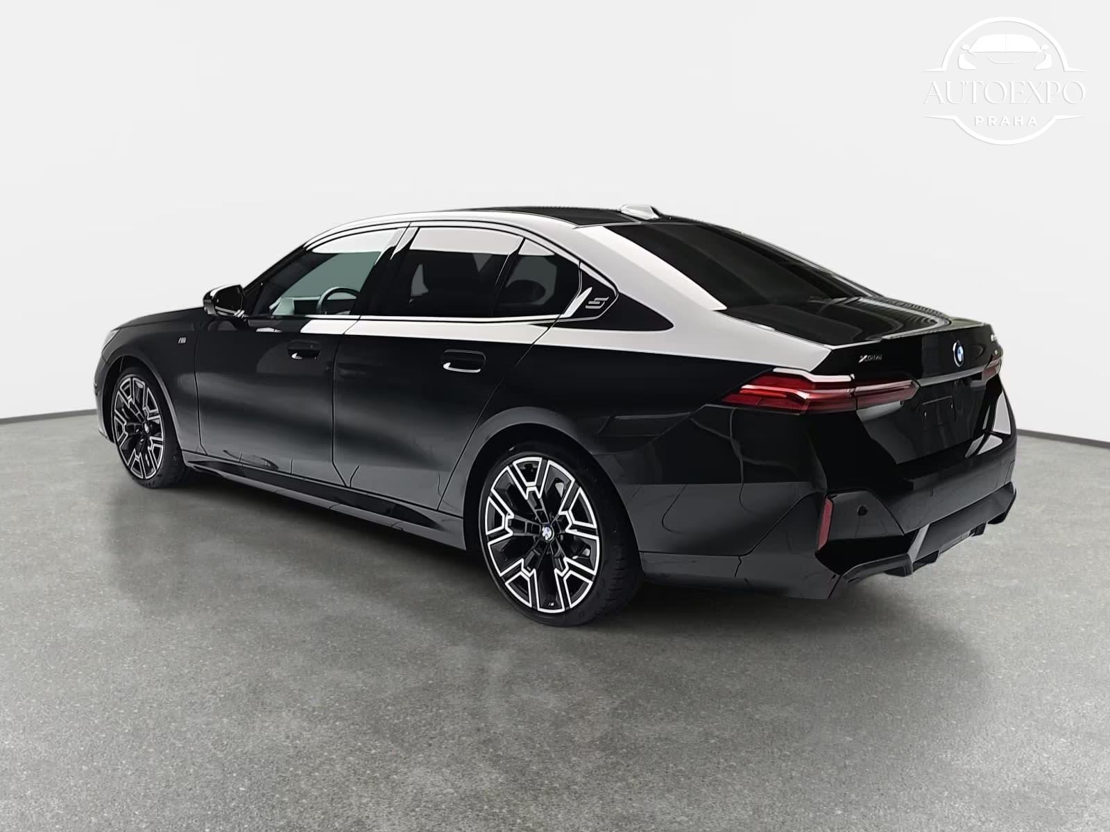 BMW Řada 5, 520D XDRIVE M-SPORT - fotka 5
