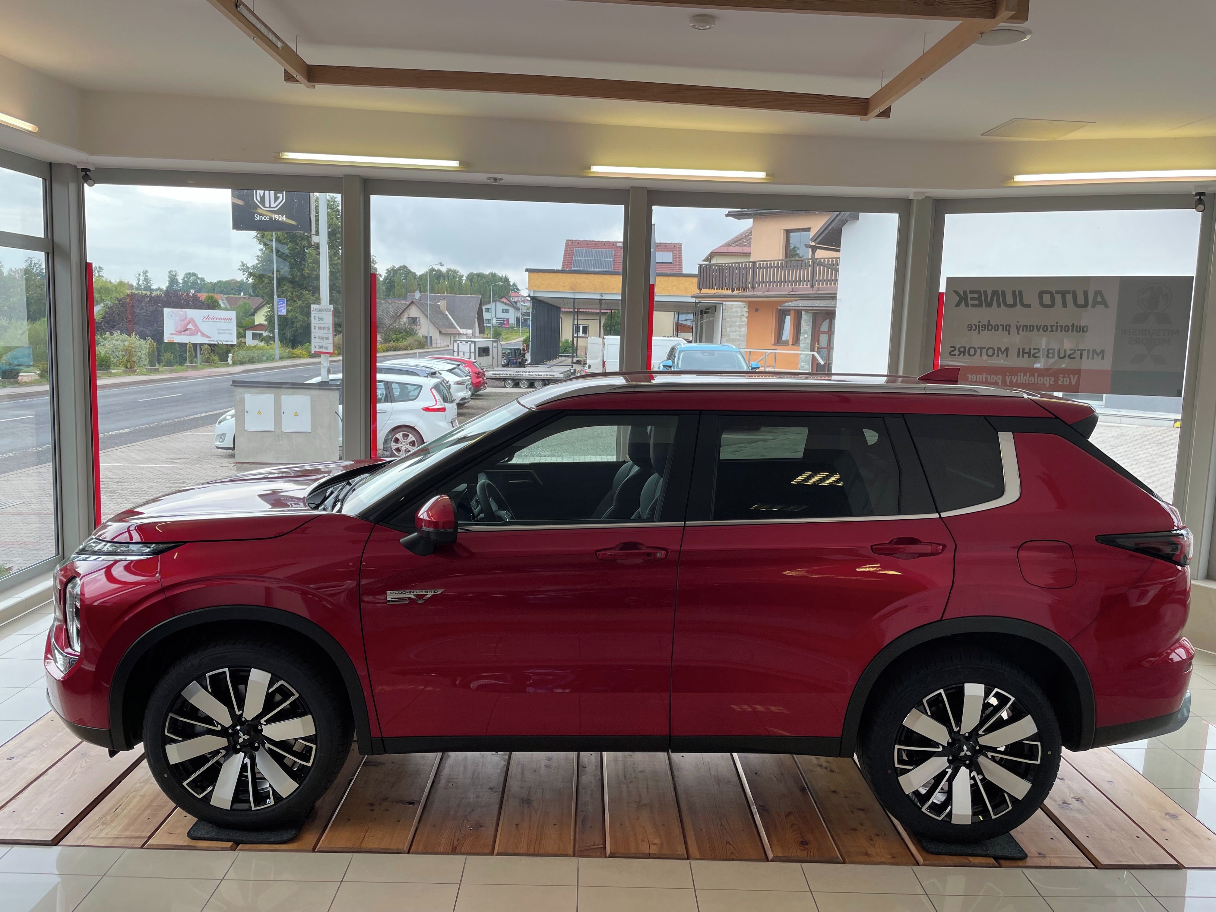 Mitsubishi Outlander, 2.4 PHEV DIAMOND - fotka 3
