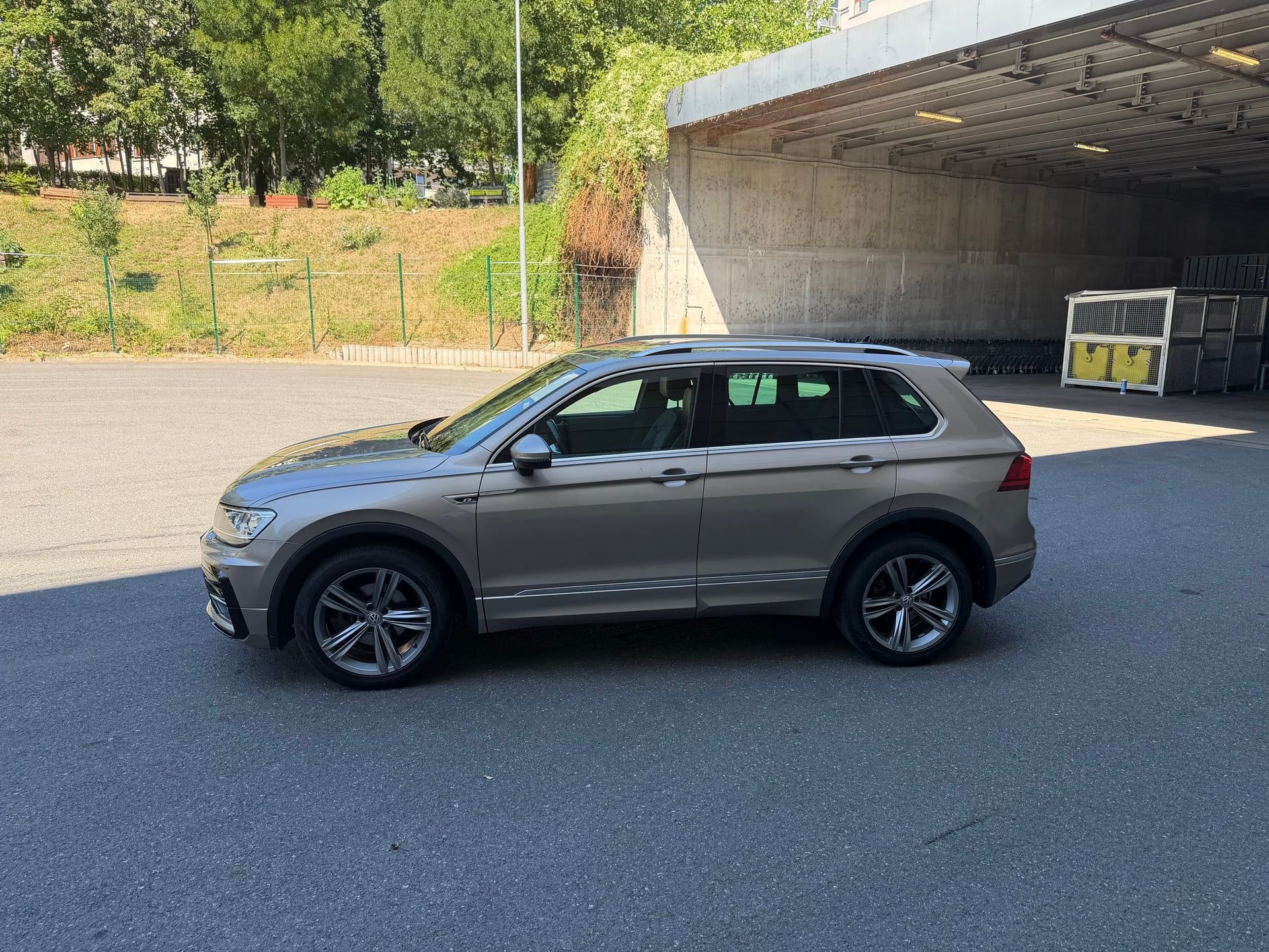 Volkswagen Tiguan, 2.0 TDI/4Motion/DSG/servis/ČR - fotka 5