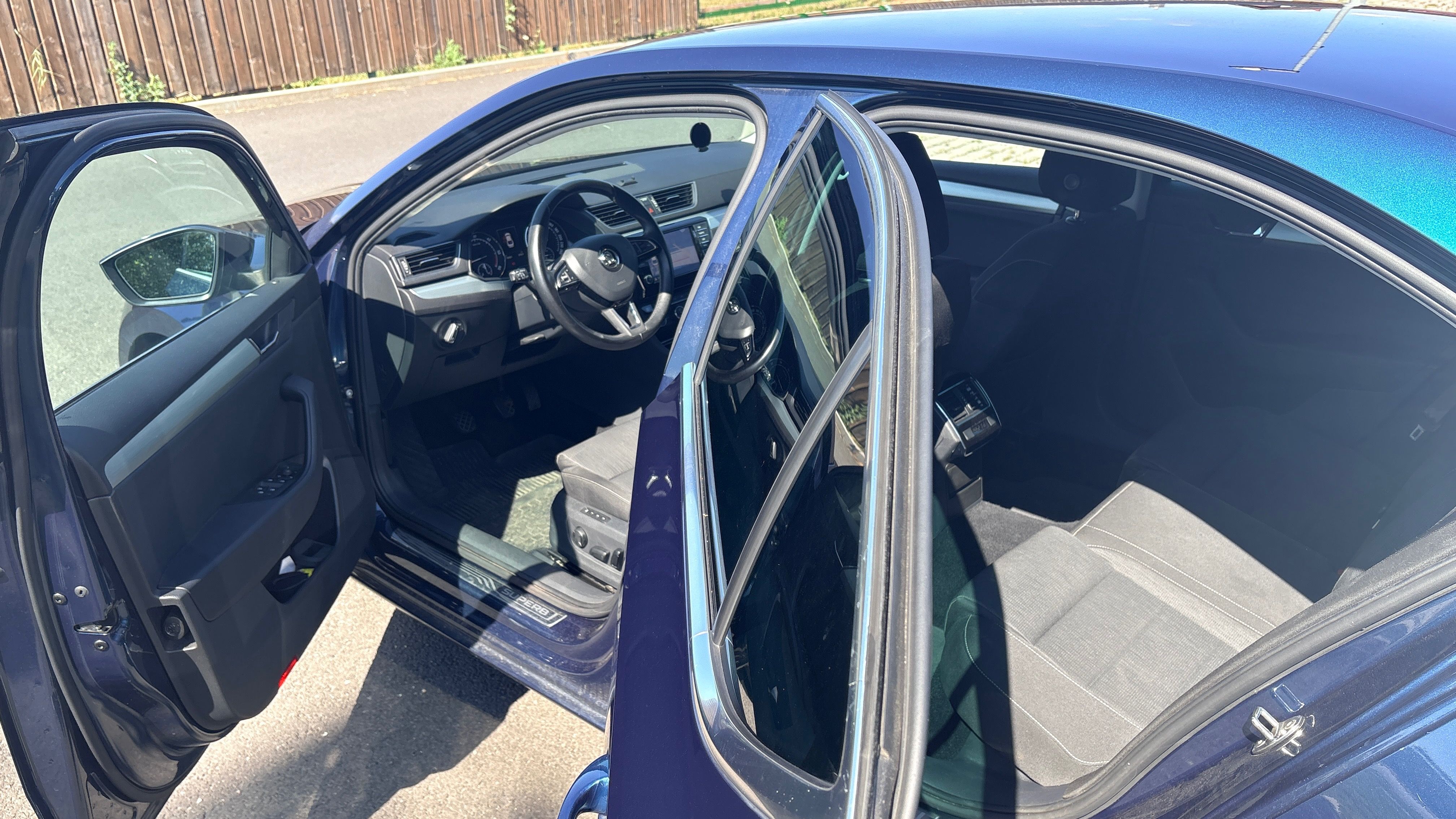 Škoda Superb, 1.6 TDI, VÝHŘ.ČEL.SK., SERVIS - fotka 4