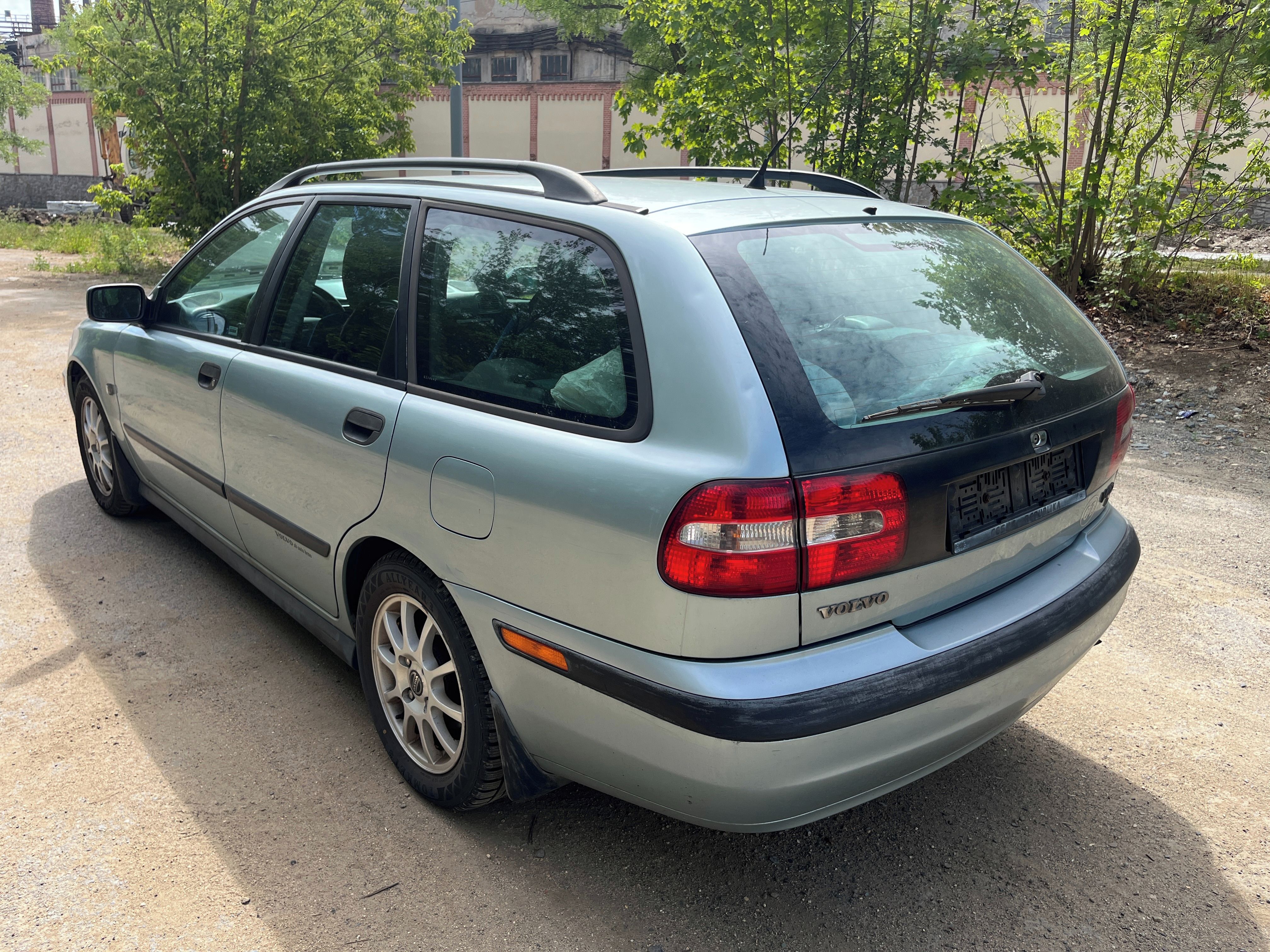 Volvo V40, 1.9D 75kw 2x alu po servisu - fotka 3
