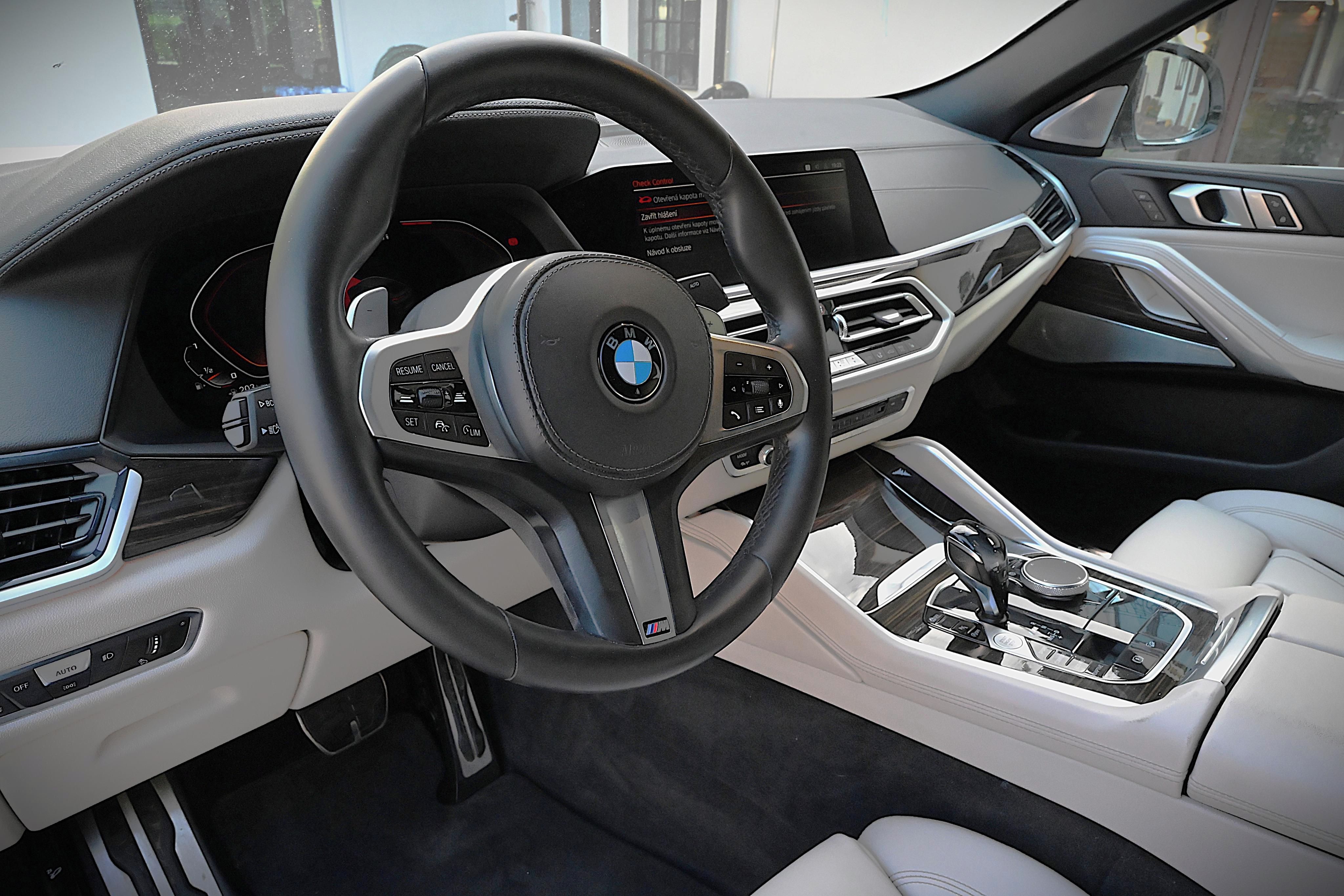 BMW X6, X6M50i - fotka 6