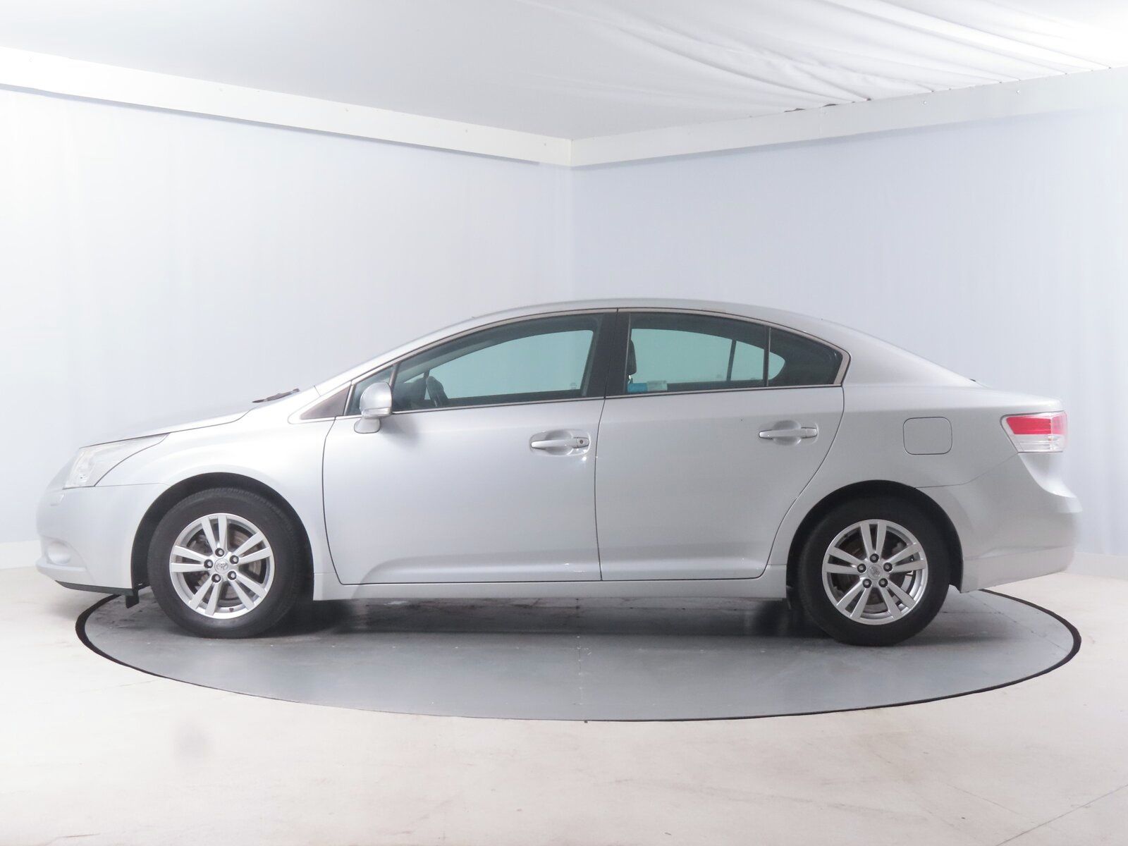 Toyota Avensis, 1.8 Valvematic, ČR,1.maj - fotka 3