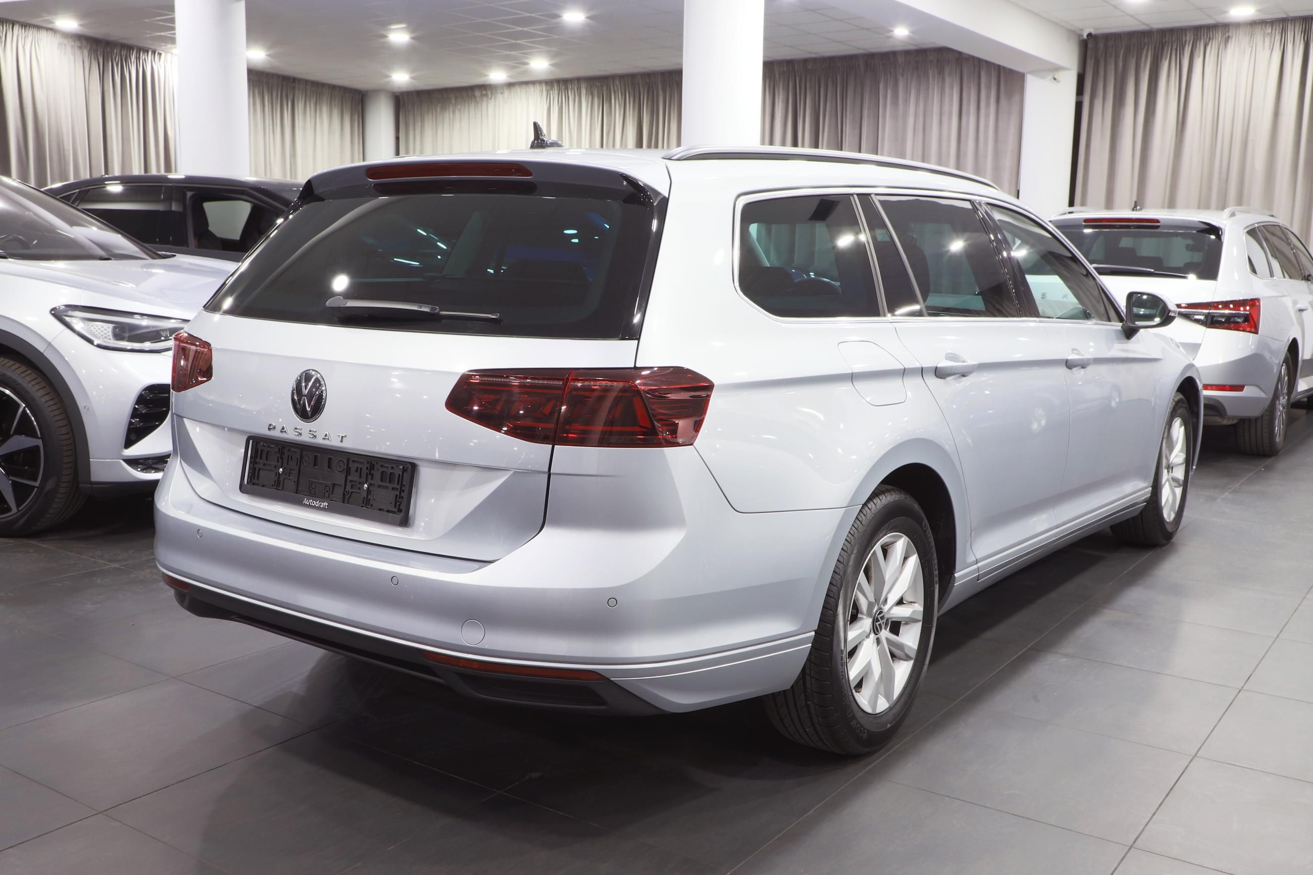 Volkswagen Passat Variant, 2.0 TDI 110kW DSG / Matrix - fotka 3