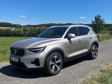 VOLVO XC40 B3 FWD AUT PLUS