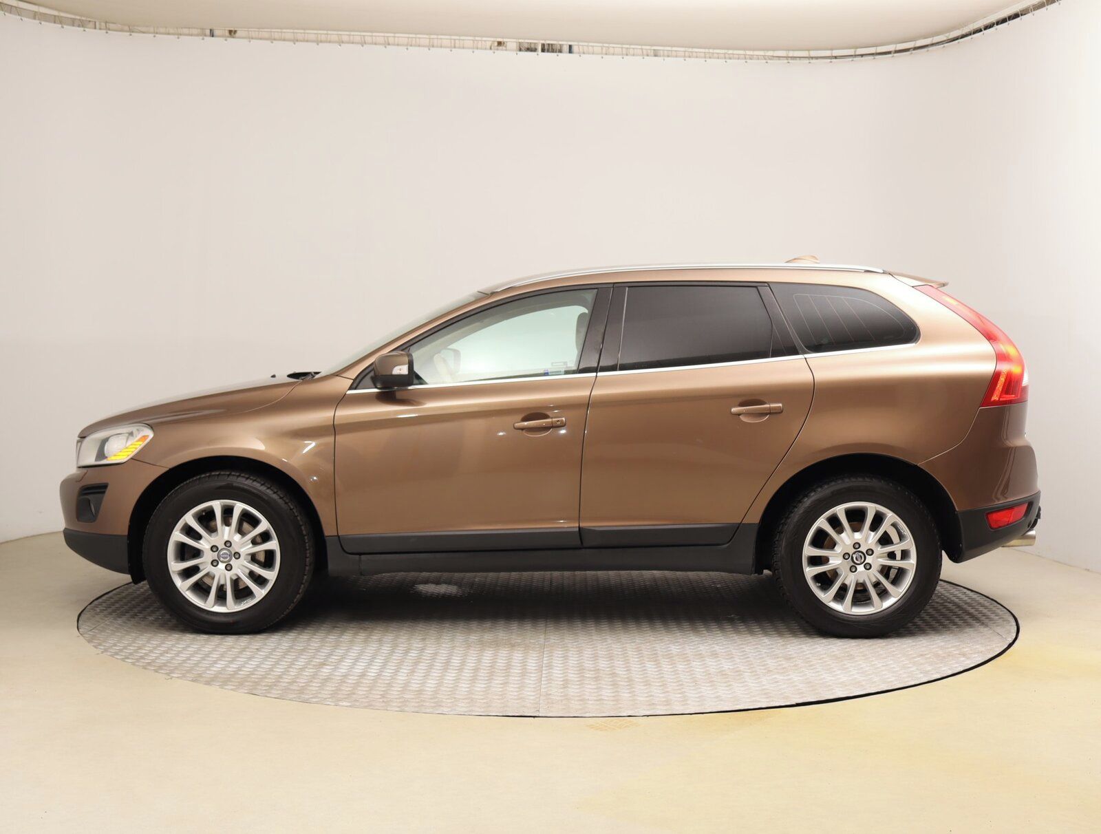 Volvo XC60, D5, R-Design, 4X4, Xenony - fotka 3